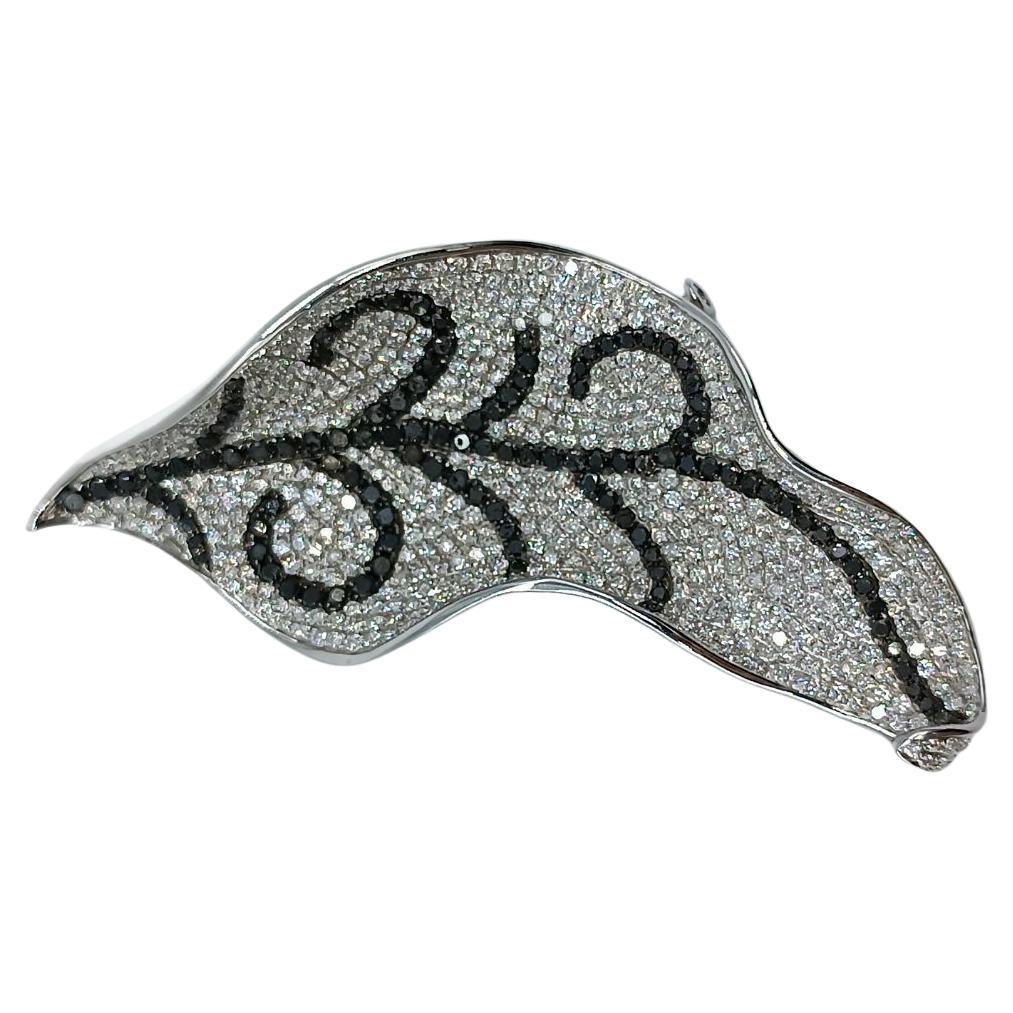 Leaf Brooch in White Gold with Diamonds For Sale