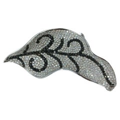 Broche feuille en or blanc avec diamants