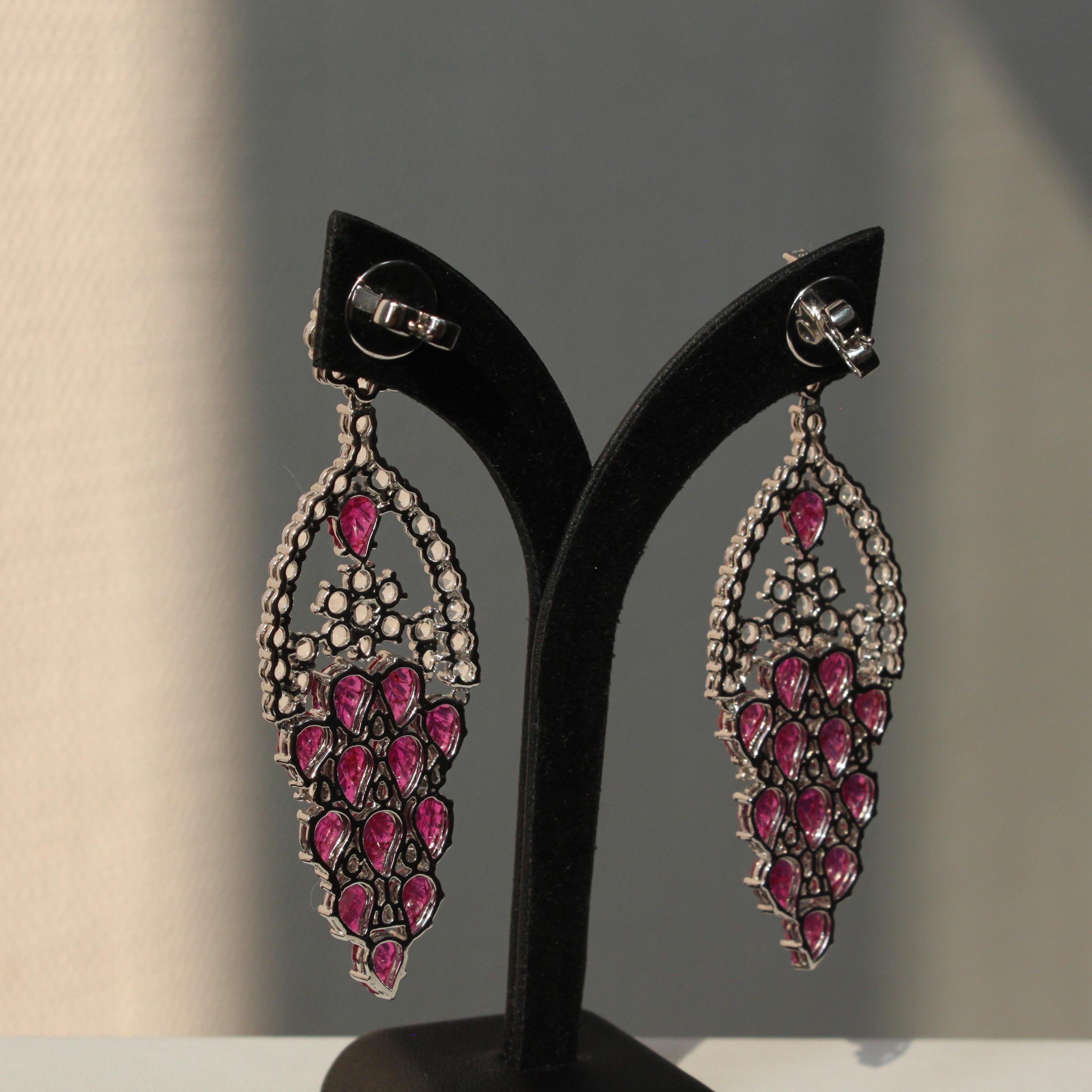 Leaf-carved Ruby and White Sapphire Earrings in 14K White Gold In New Condition For Sale In Bangkok, TH