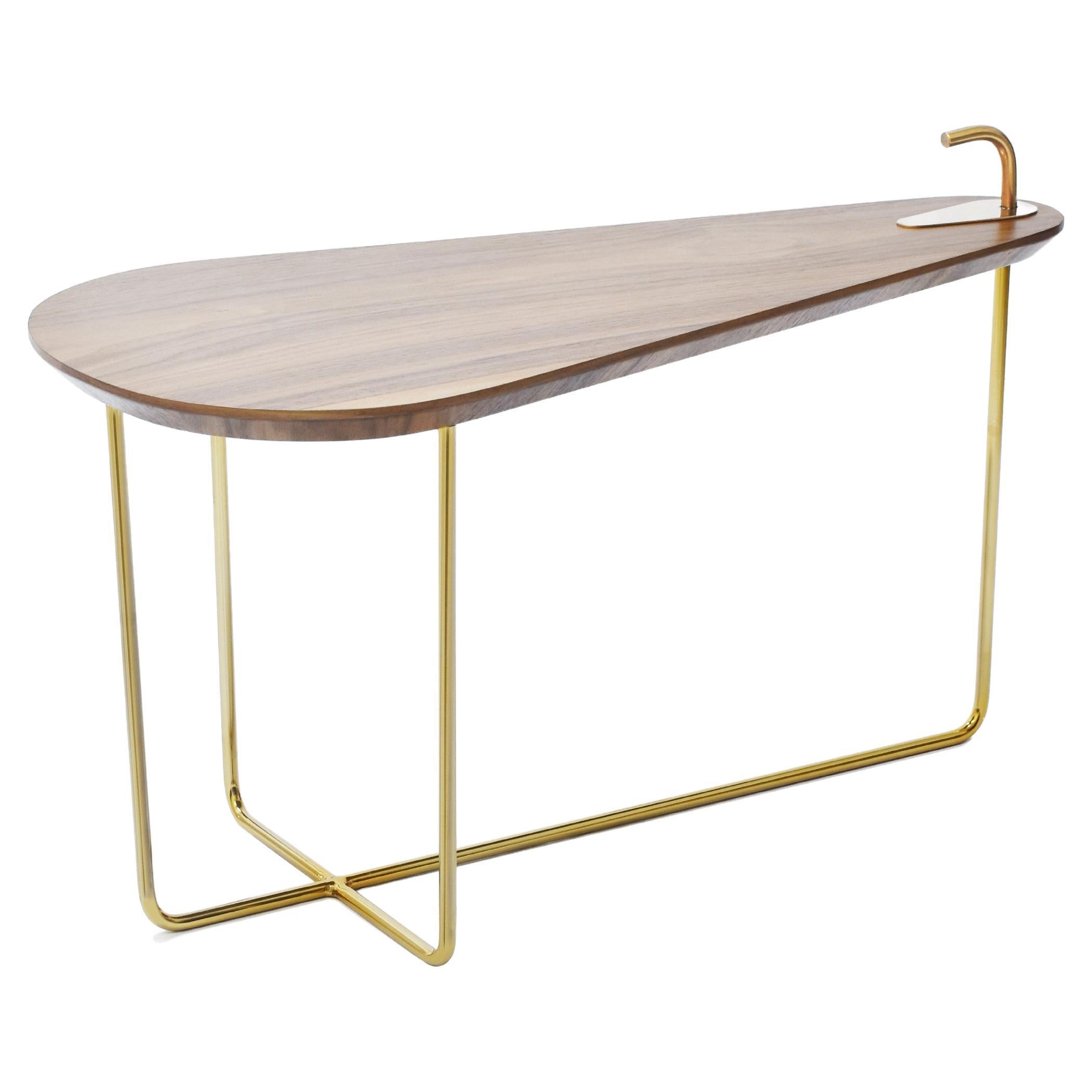 „Blatt“-Mitteltisch aus goldenem Kohlenstoffstahl und Platte aus natürlichem Nussbaumholzfurnier