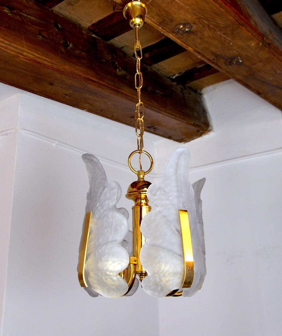 Superb chandelier by carl fagerlund for lyfa from the 70s. Structure in gilded metal and leaf-shaped murano glass. The diffused light is soft and harmonious, perfect for illuminating your interior. Mark of time consistent with the age of the