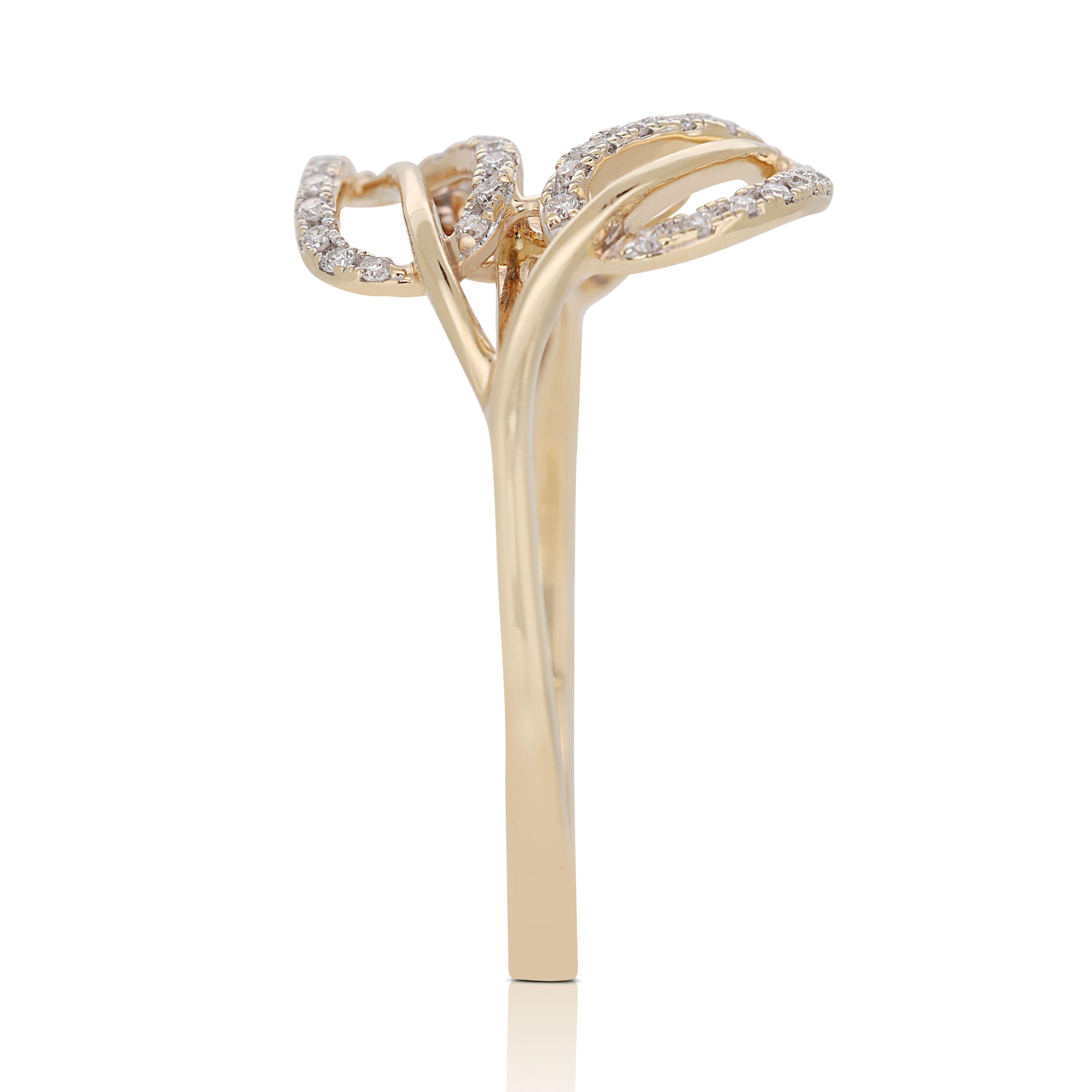 Captivant bague en or jaune 14 carats avec diamants au motif de feuilles de 0,24 carat en vente 1