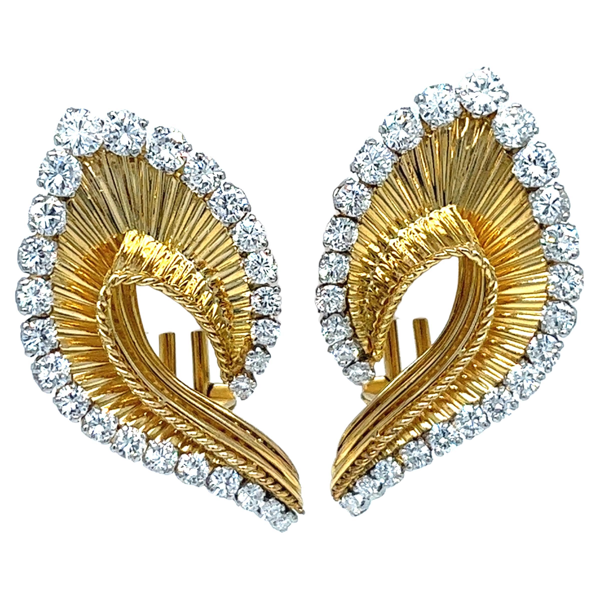 Leaf Design Earrings 18kt Yellow Gold Wire with 26 Diamonds Full Cut 3.08 Cts. For Sale