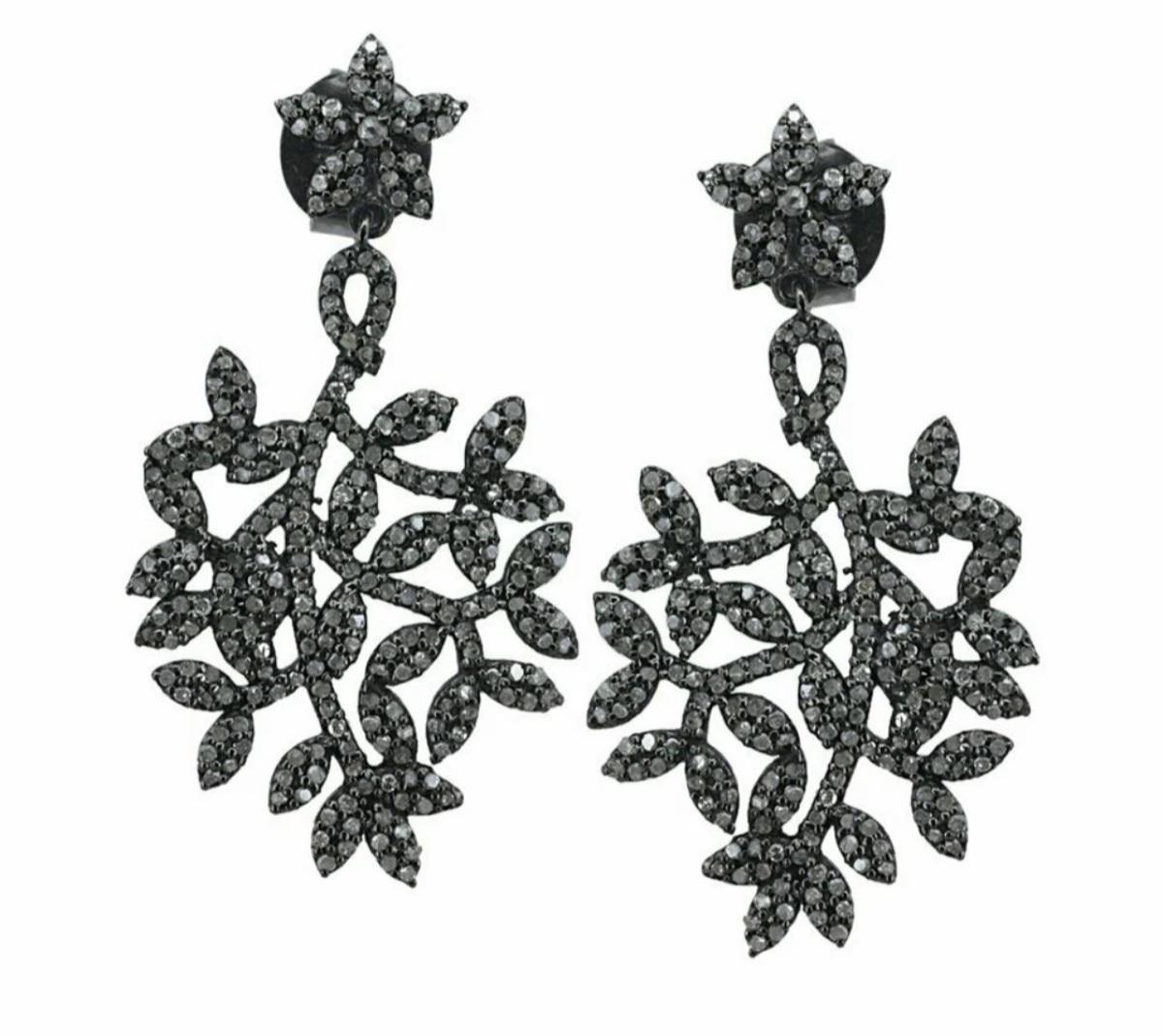 Art Déco Orecchino alla moda con design a foglia Pave diamond in argento 925 Fine Diamond Earring Gift. in vendita