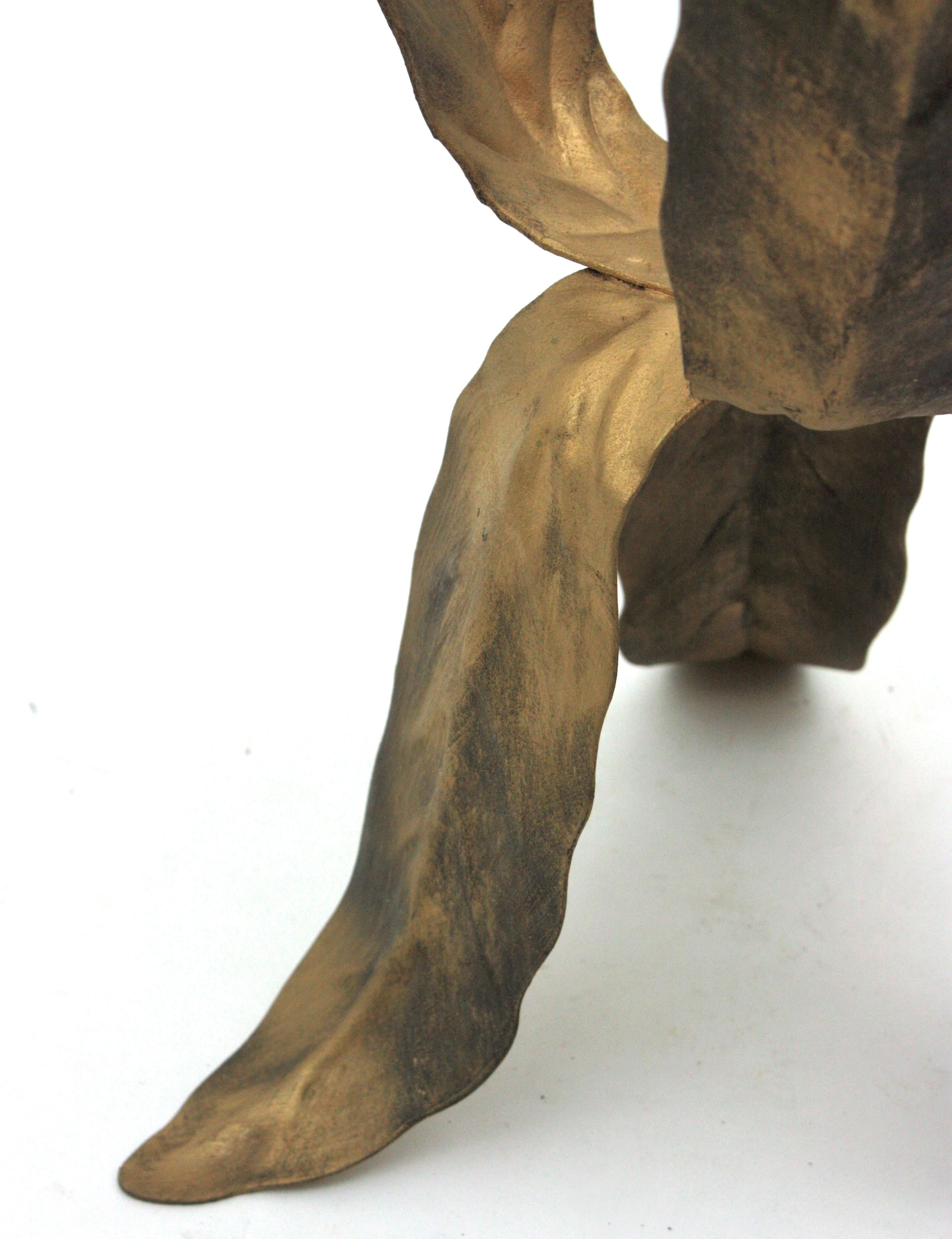 Leaf Design/One Tripod Plant Stand en métal patiné doré en vente 3