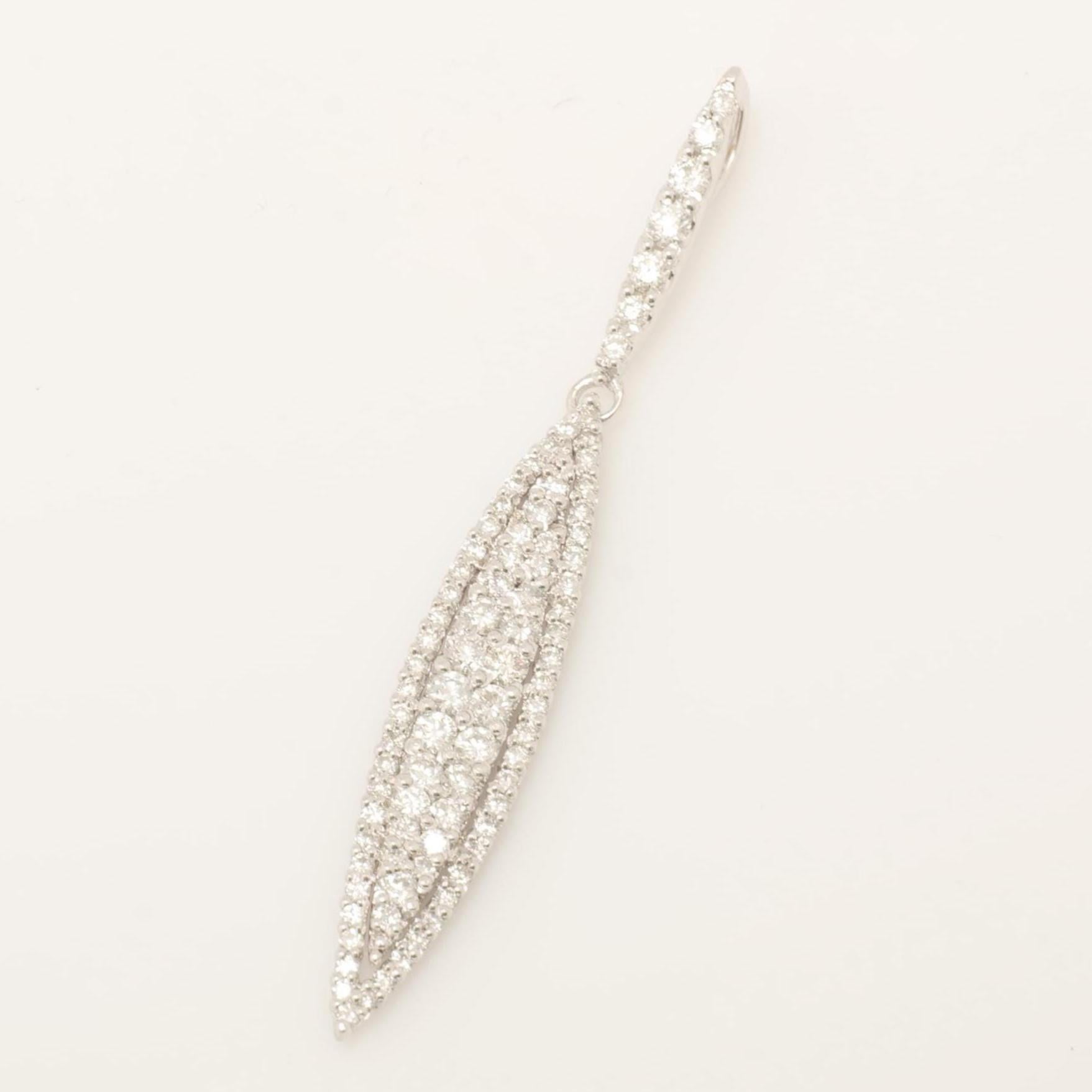 Taglio rotondo Collana con ciondolo Leaf Diamond Halo in oro massiccio 14K (certificato) in vendita