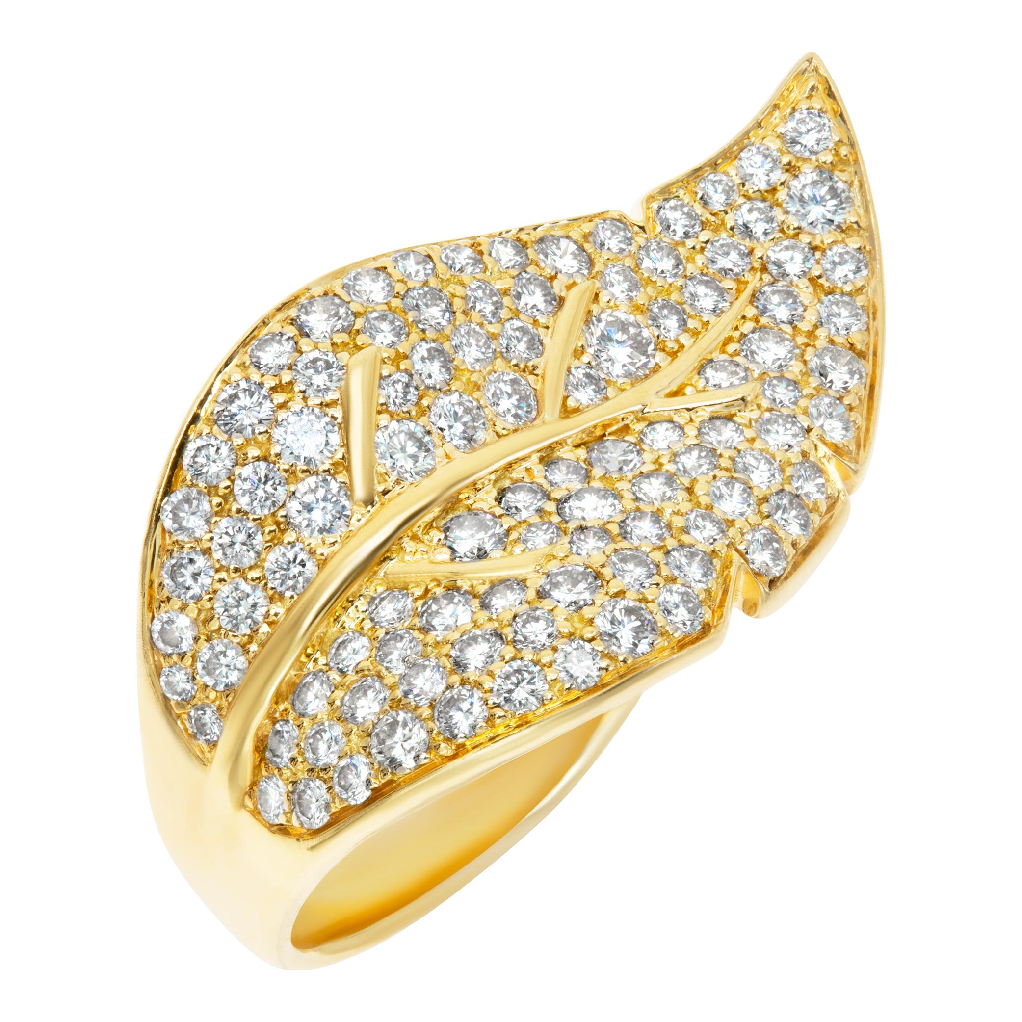 Leaf diamond ring in yellow gold In Excellent Condition For Sale In Surfside, FL