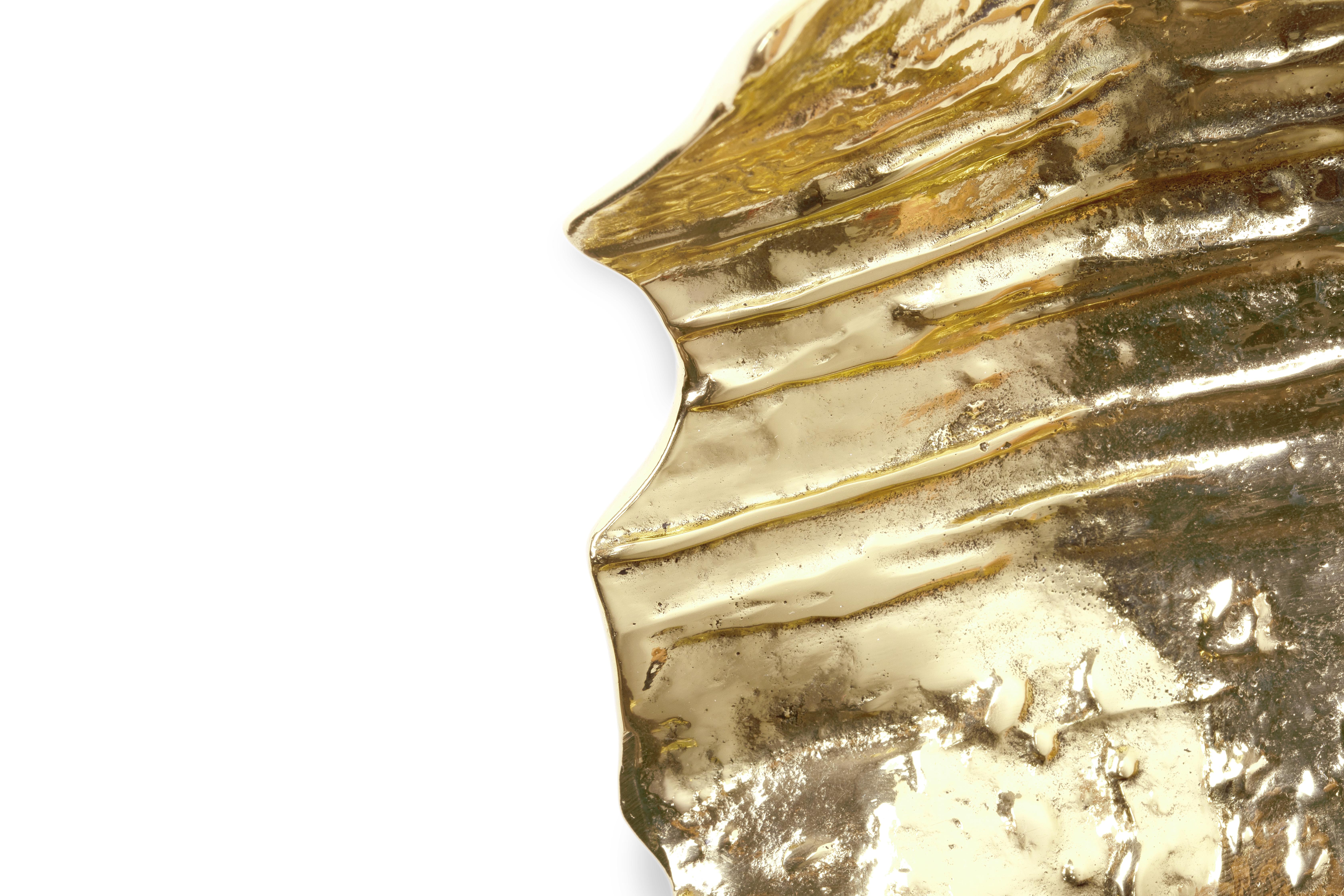 Inspired by trees characteristics and leaves, Leaf Door Pulls amplify any furniture design and ambiance they are in. Coming in perfect sizes, shapes, textures, and earthy tones of colors, Leaf enhances elegantly any door hardware design.