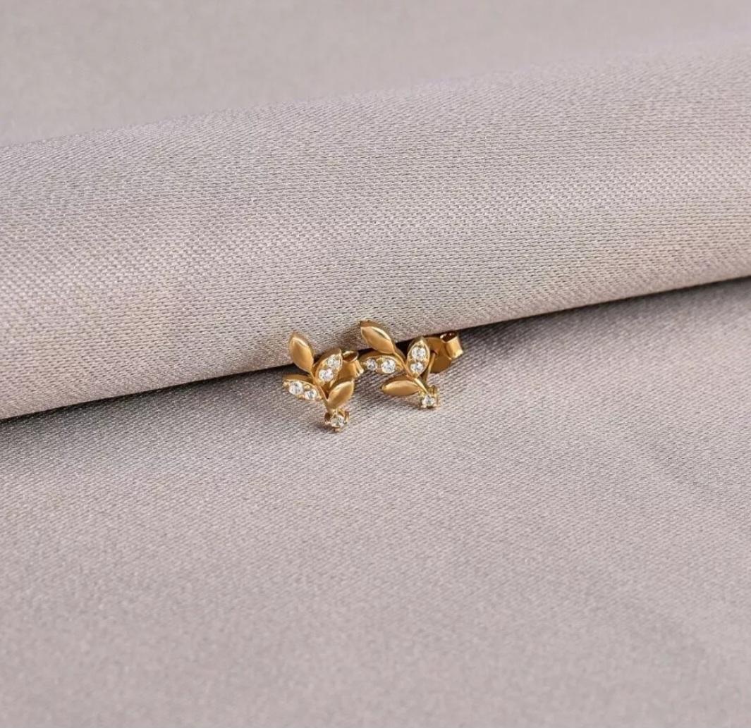 Orecchini a foglia in oro massiccio 14K Orecchini a perno con diamante 1 paio.

Dimensioni: 12x7 mm circa.

Spessore: 1.61 mm circa.


A.R.P. T.I..

Tutti gli articoli sono personalizzati su ordinazione. Il tempo di attesa è di circa 6-10 giorni