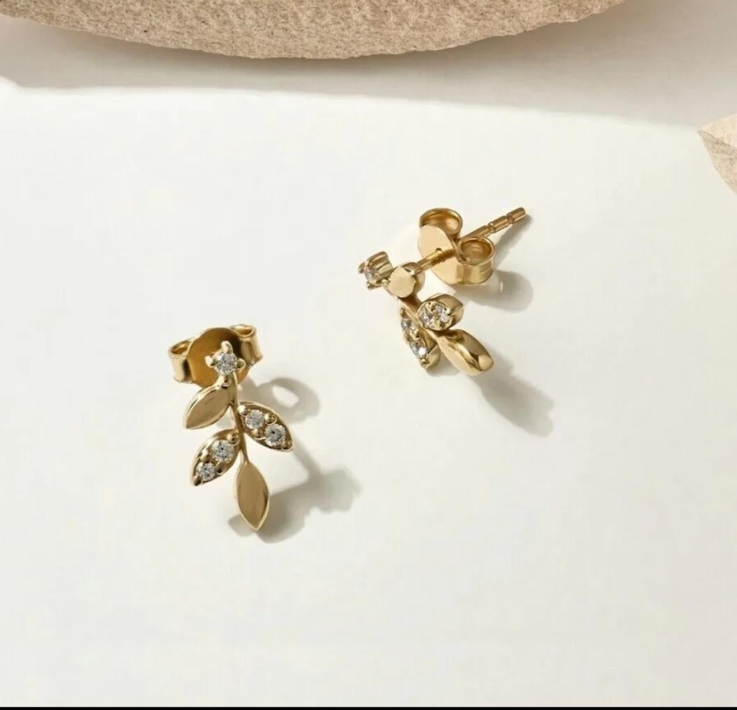 Orecchini a foglia in oro massiccio 14K Orecchini a perno con diamante 1 paio. in vendita 3