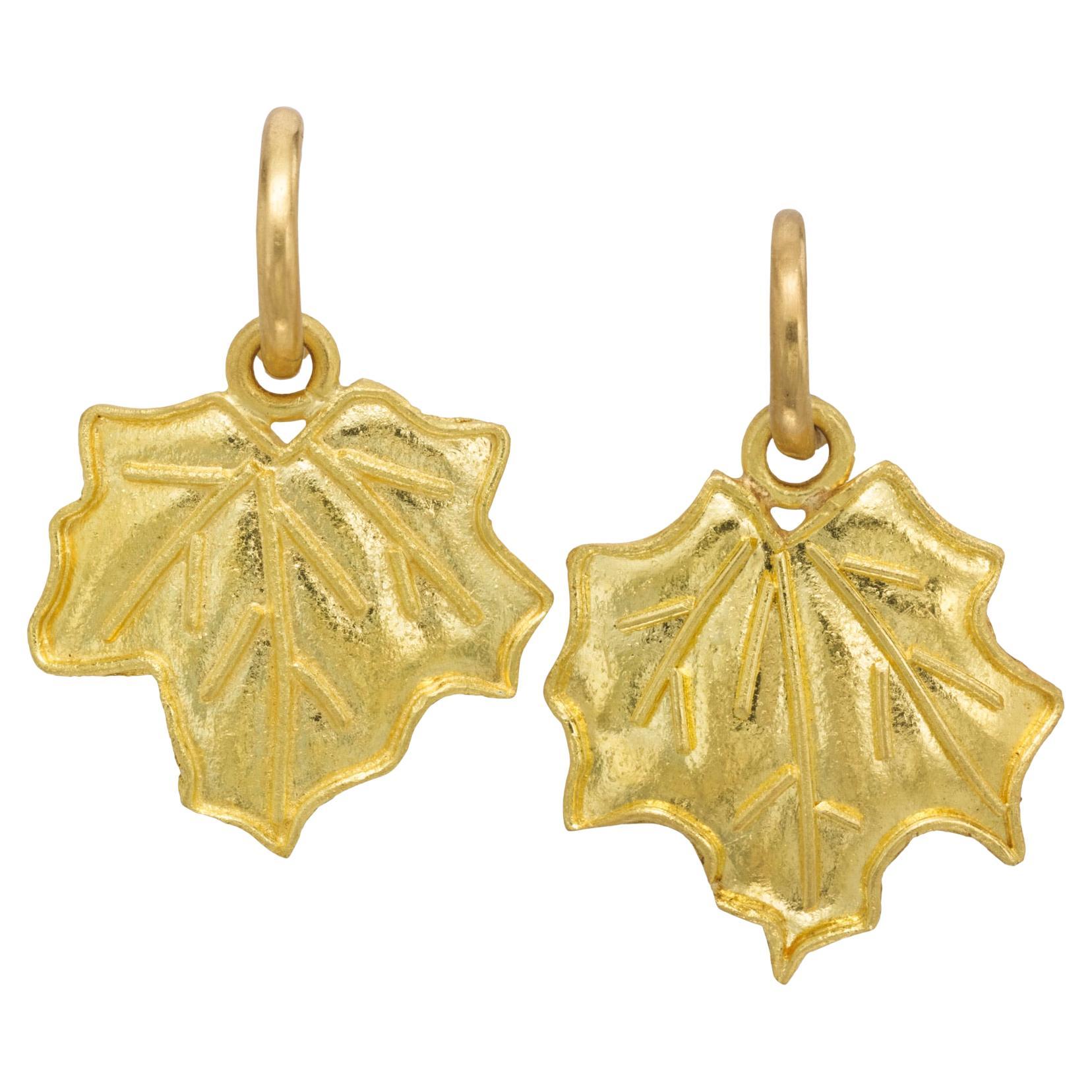 Leaf earrings on hoops in 22K gold in vendita