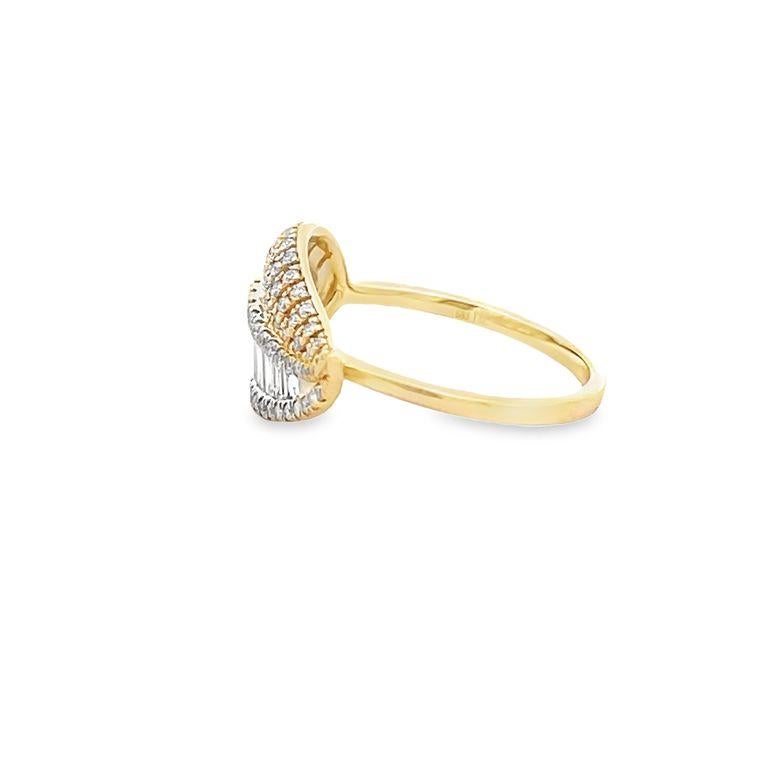 Leaf Fashion Baguette & Round G/SI Diamond Ring 0.74 Carat in 14k Yellow  In New Condition For Sale In New York, NY