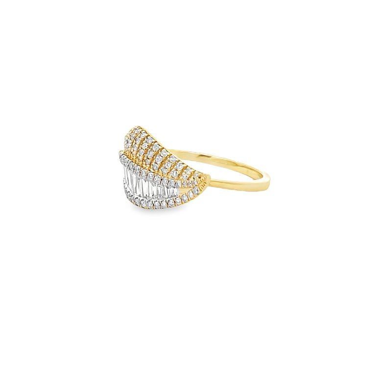 Women's Leaf Fashion Baguette & Round G/SI Diamond Ring 0.74 Carat in 14k Yellow  For Sale