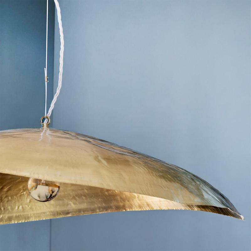 Ottone Sospensione media Leaf Gold in ottone opaco in vendita