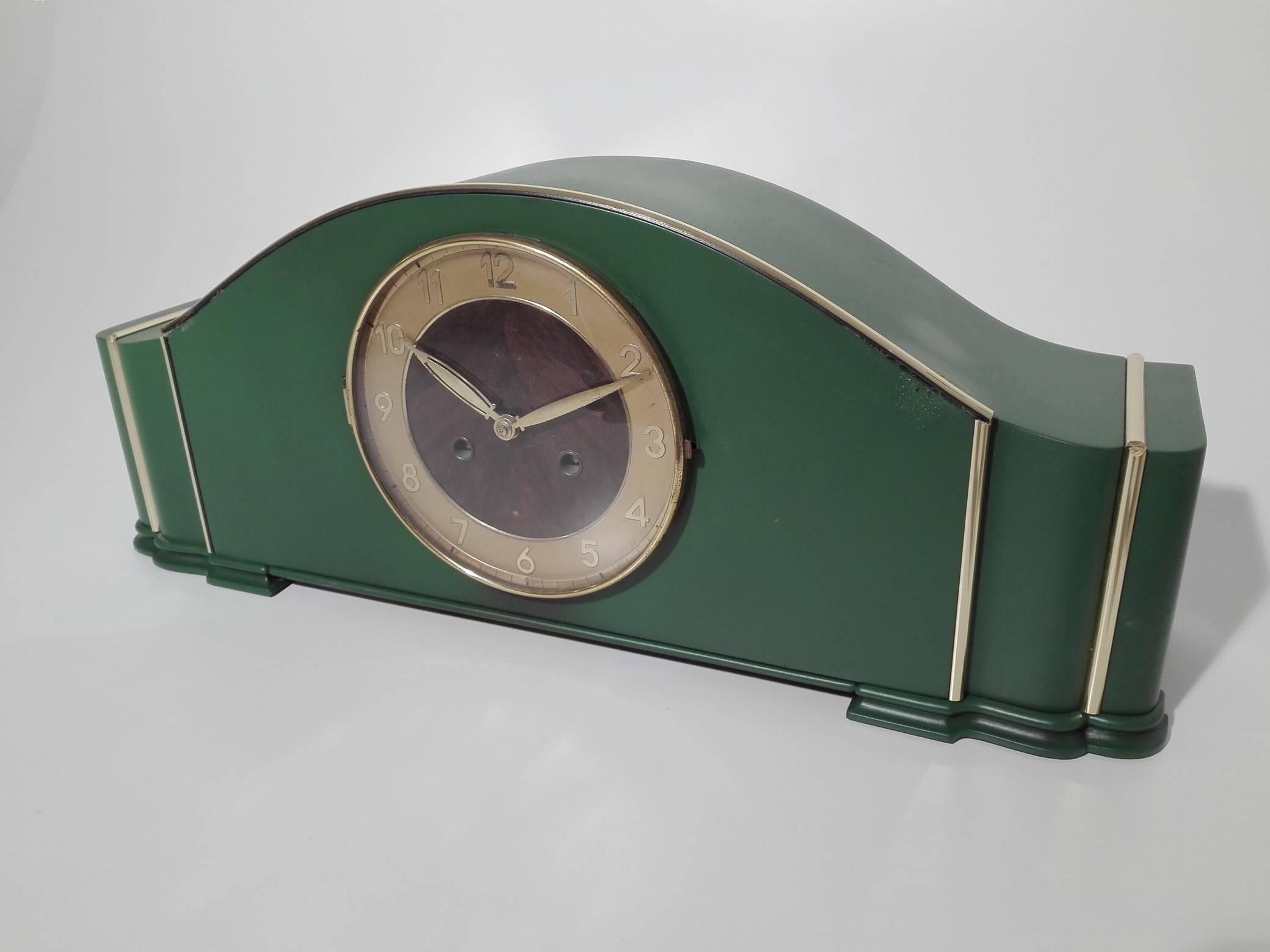 Leaf Green Art Deco Desk Clock In Excellent Condition In Senden, NRW