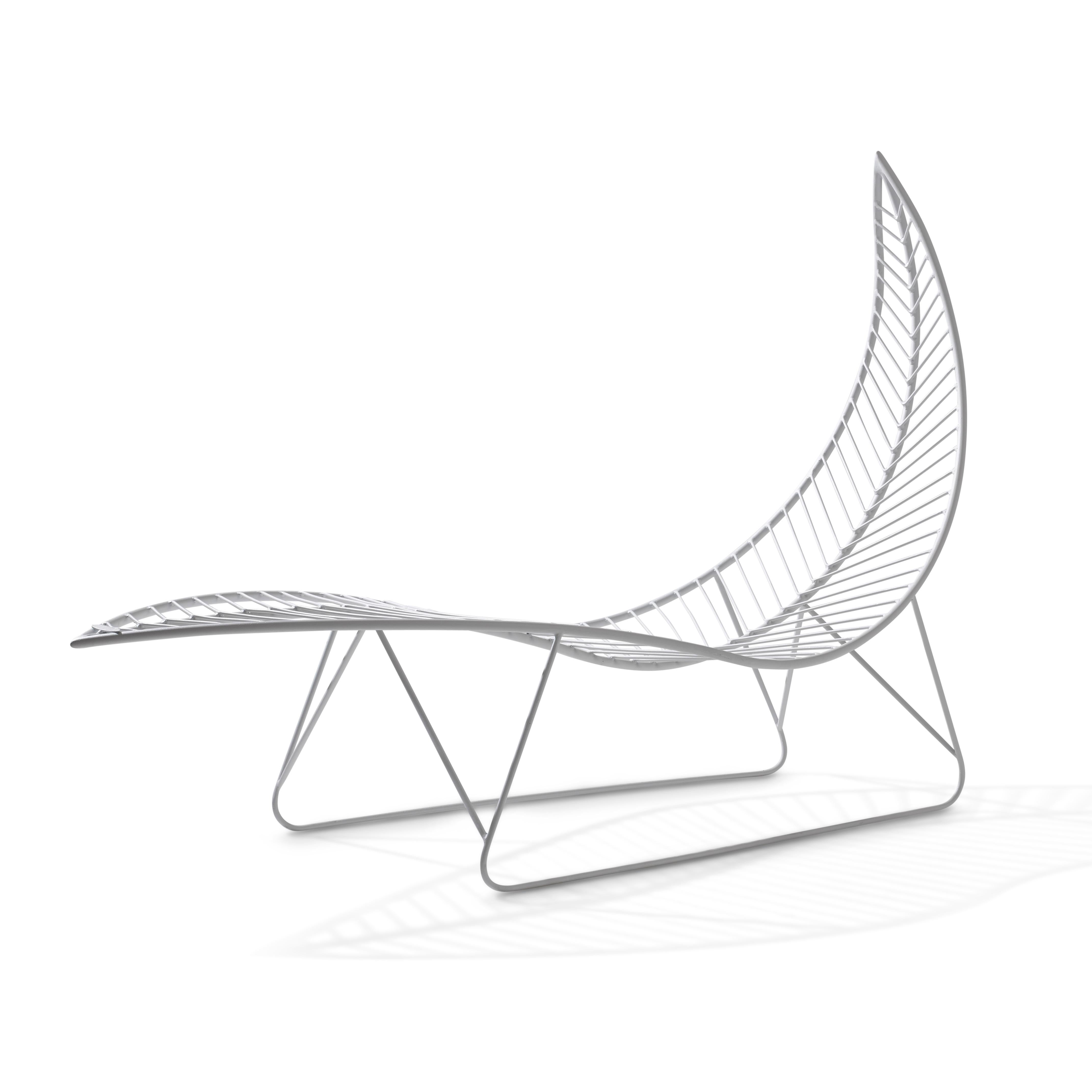 The Leaf hanging swing chair is fluid and organic. The chair is inspired by nature and is reminiscent of organic leaf shapes with its veins flowing out from the centre. It is simple and striking in its visual appeal.

The chair has been designed