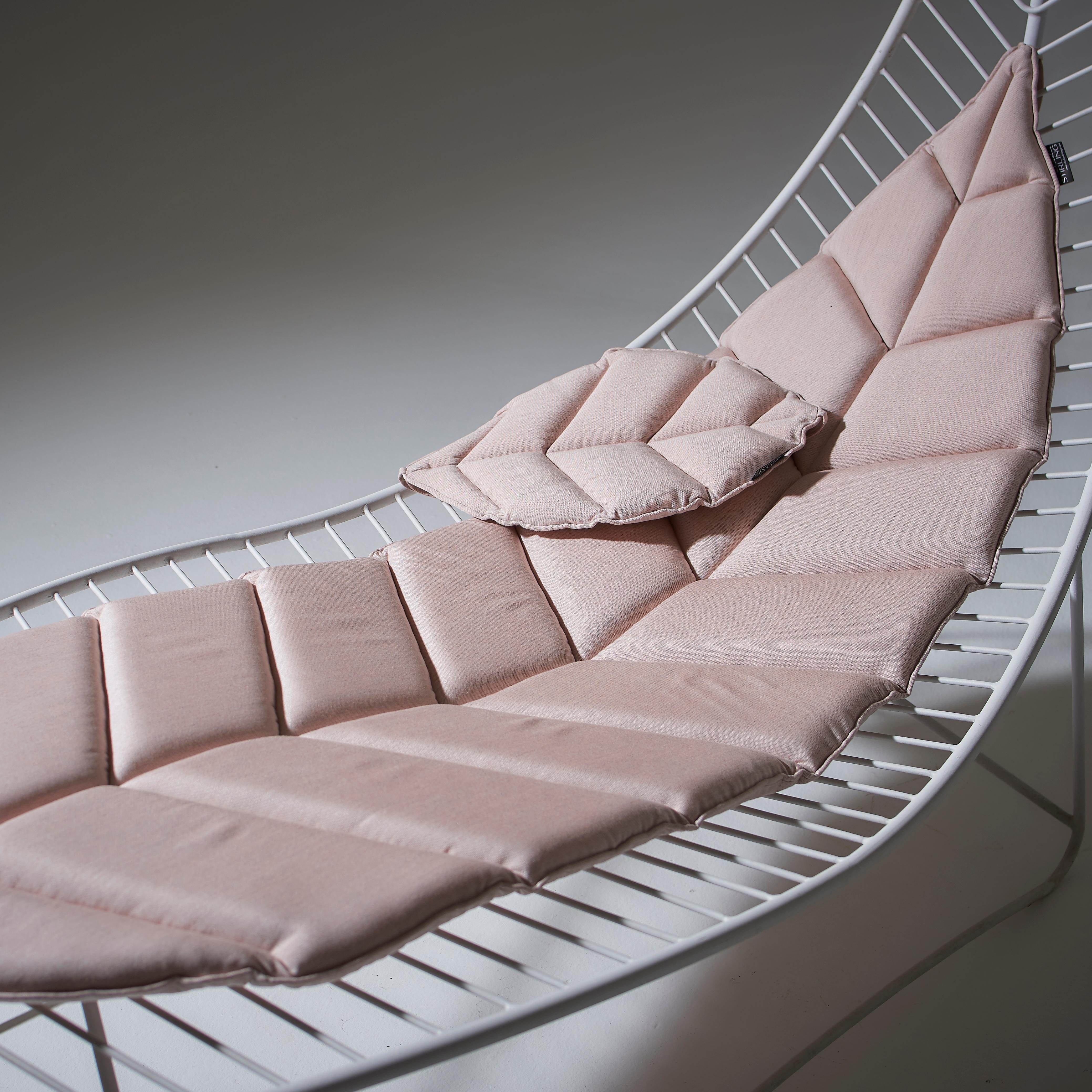 Leaf Hanging Swing Chair Modern Steel In/Outdoor 21st Century Base Legs White 9