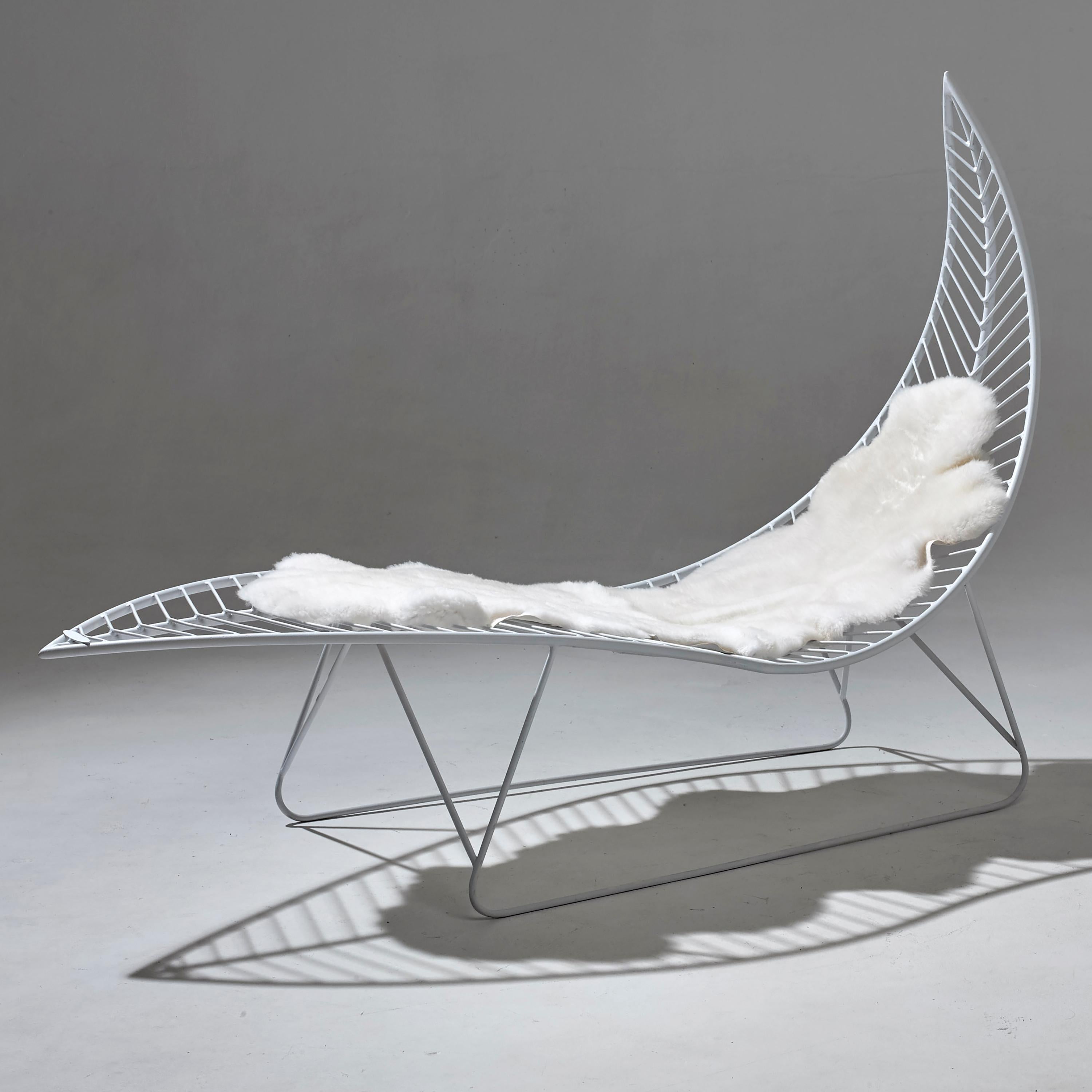 Hand-Crafted Leaf Hanging Swing Chair Modern Steel In/Outdoor 21st Century Base Legs White