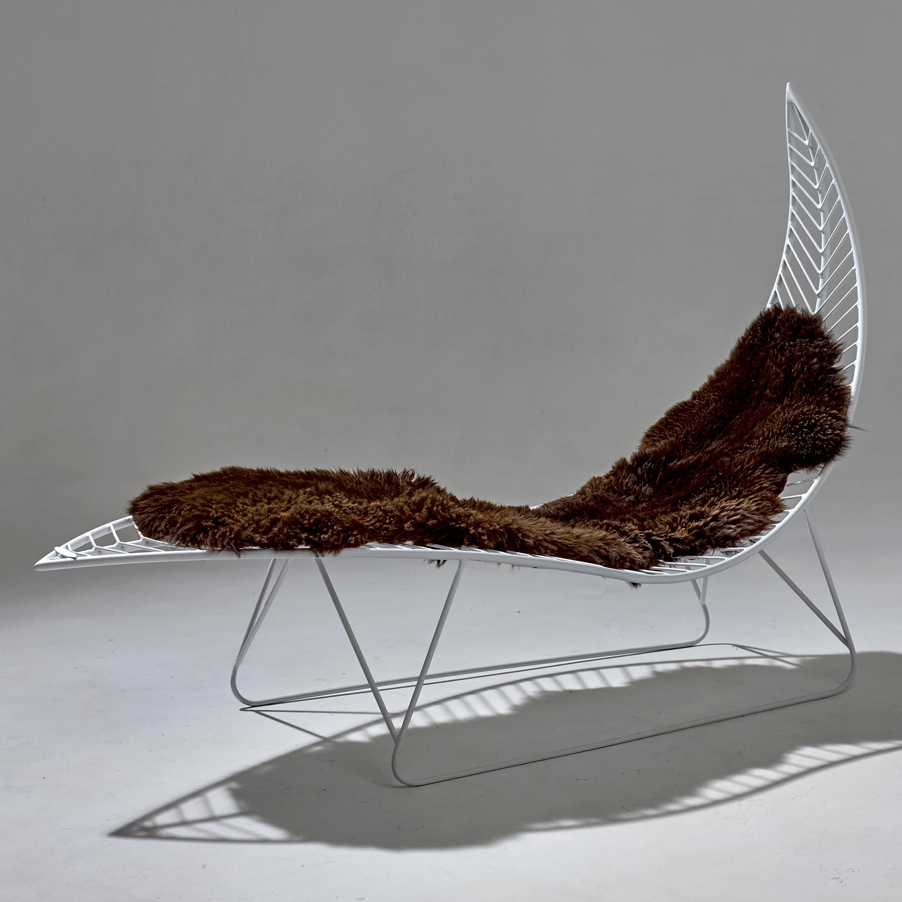 Leaf Hanging Swing Chair Modern Steel In/Outdoor 21st Century Base Legs White In New Condition In Johannesburg, ZA