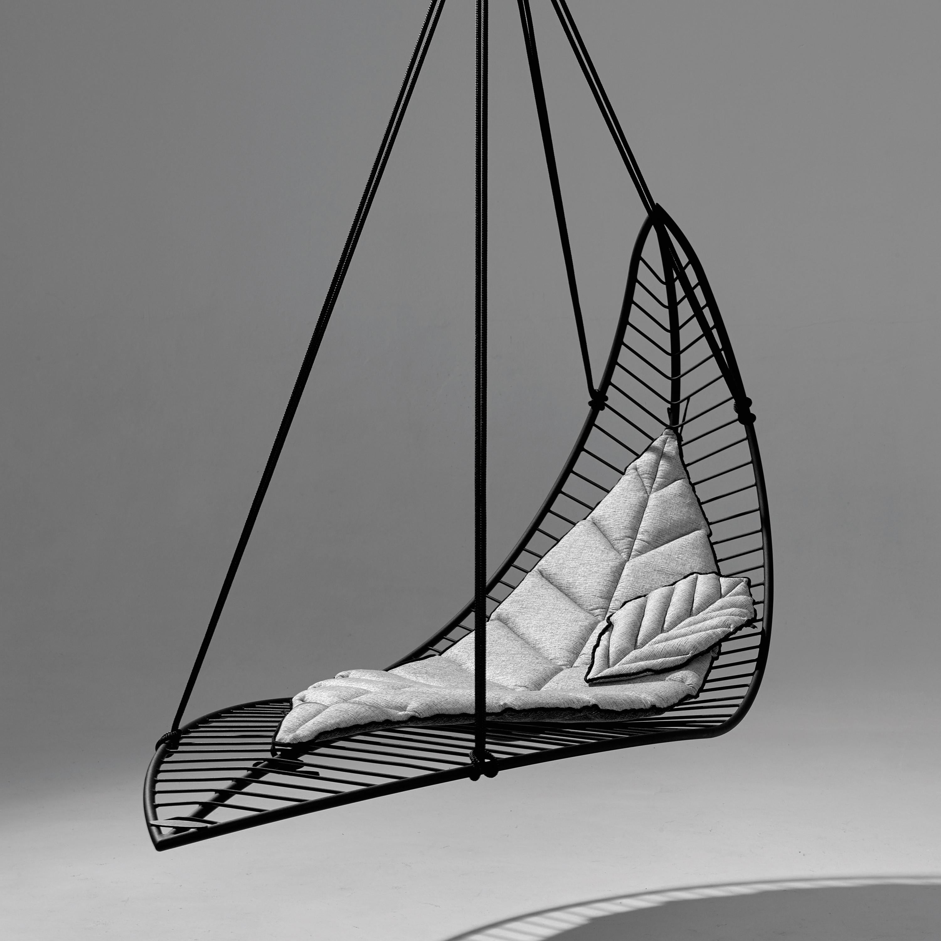 Leaf Hanging Swing Chair Modern Steel In/Outdoor 21st Century Base Legs White For Sale 1