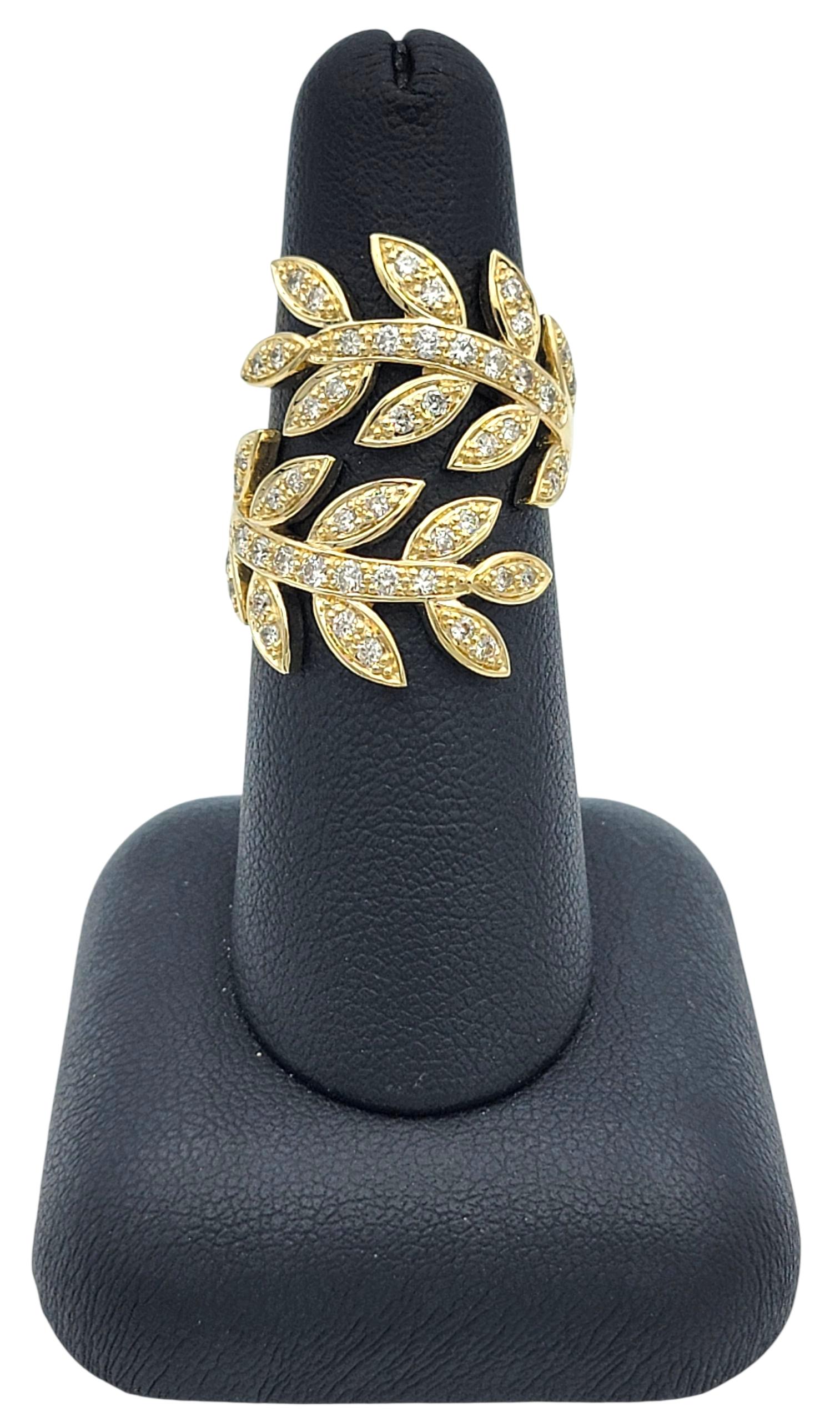 Bague à large bande en or jaune 14 carats avec motif de feuilles et diamants en vente 4
