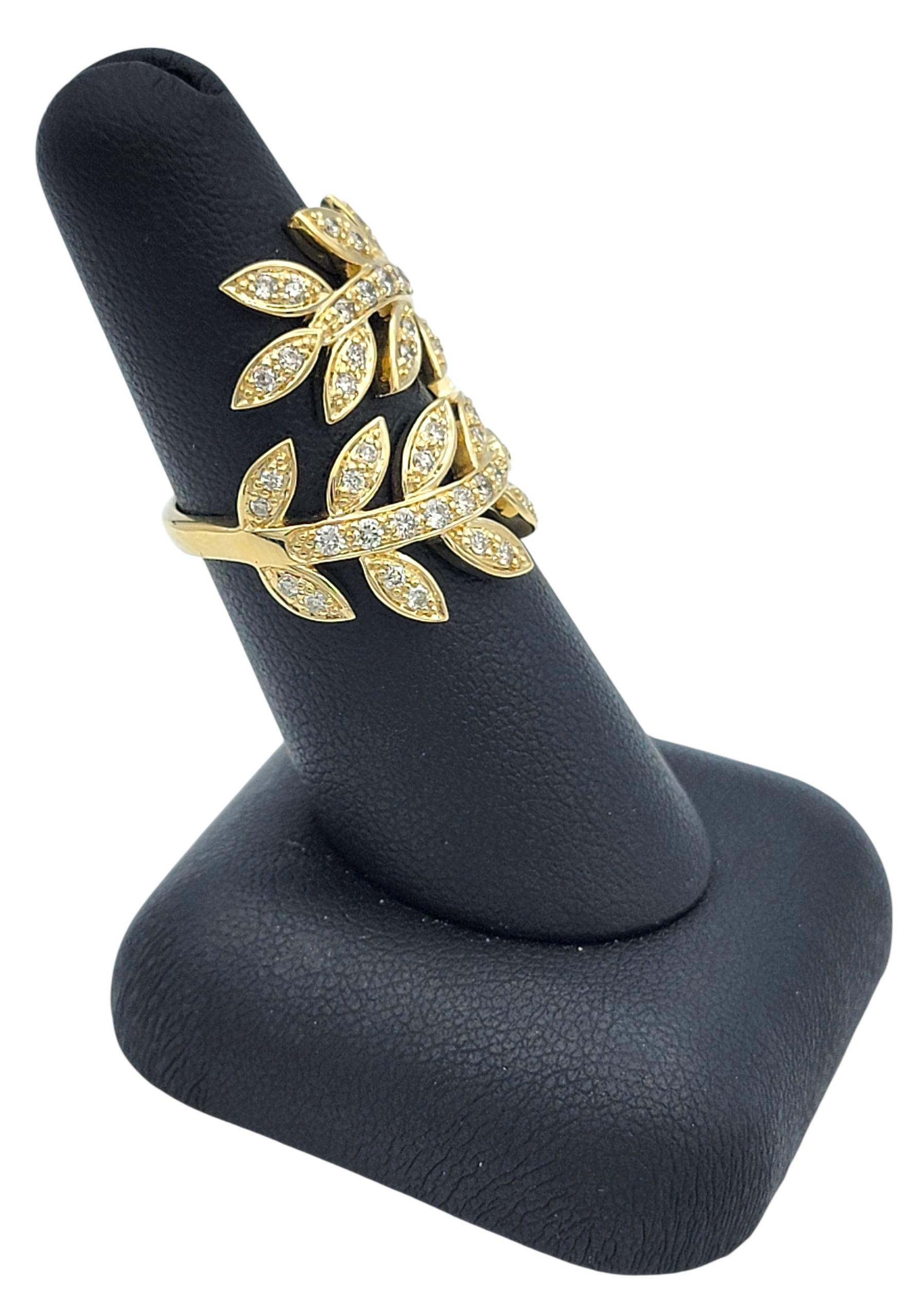 Bague à large bande en or jaune 14 carats avec motif de feuilles et diamants en vente 5