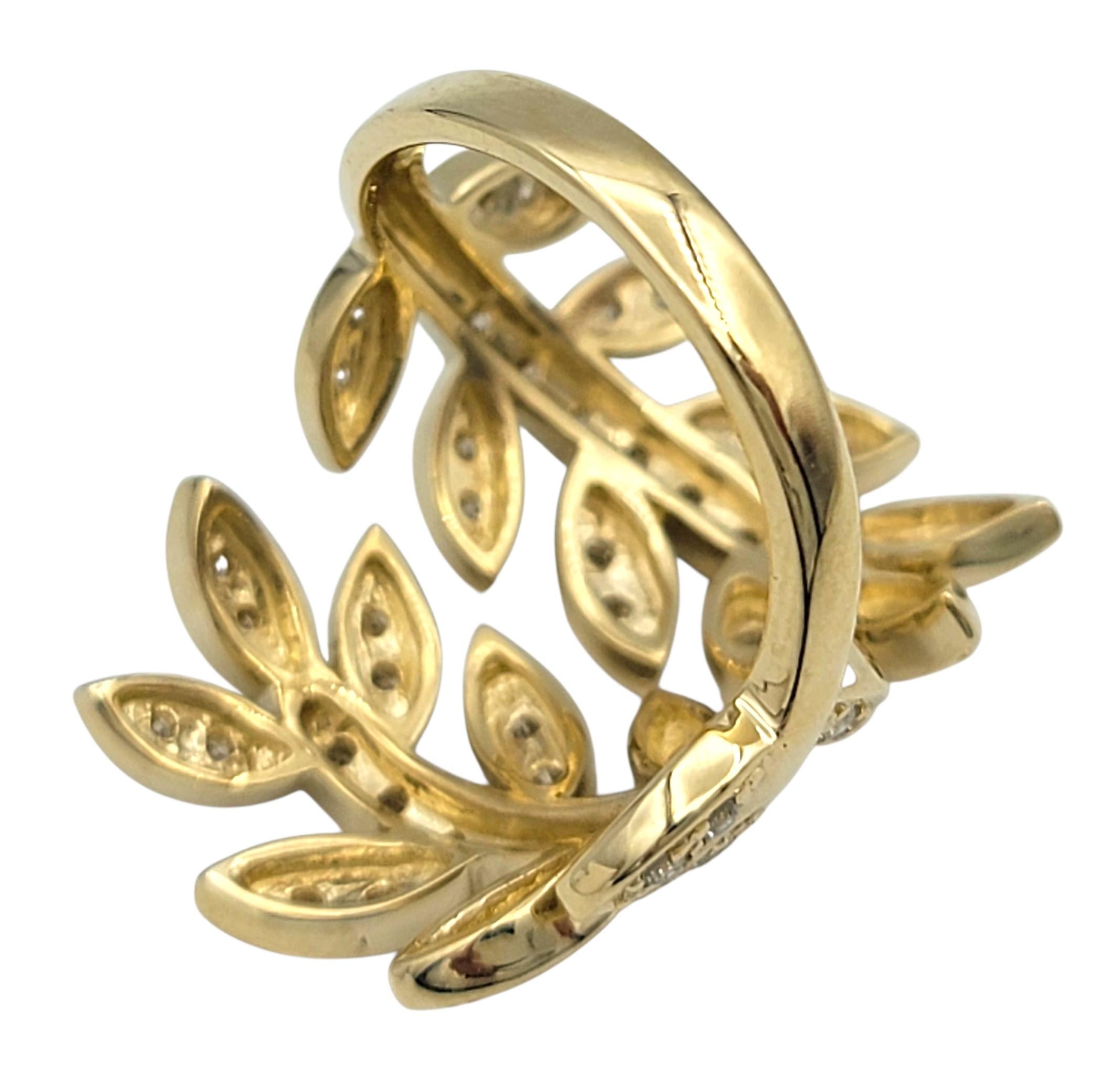 Bague à large bande en or jaune 14 carats avec motif de feuilles et diamants Bon état - En vente à Scottsdale, AZ