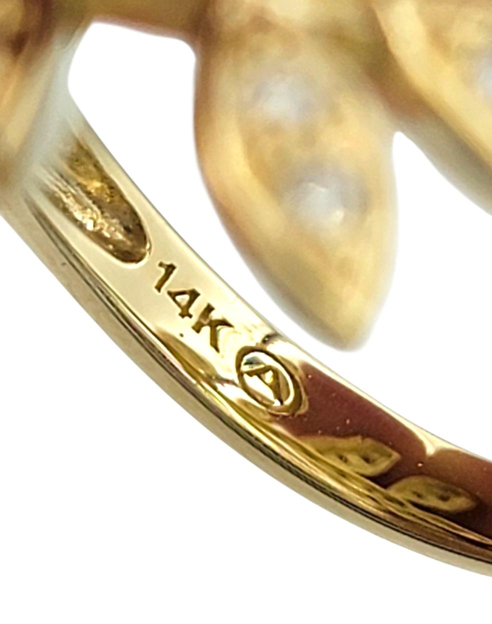 Bague à large bande en or jaune 14 carats avec motif de feuilles et diamants en vente 1