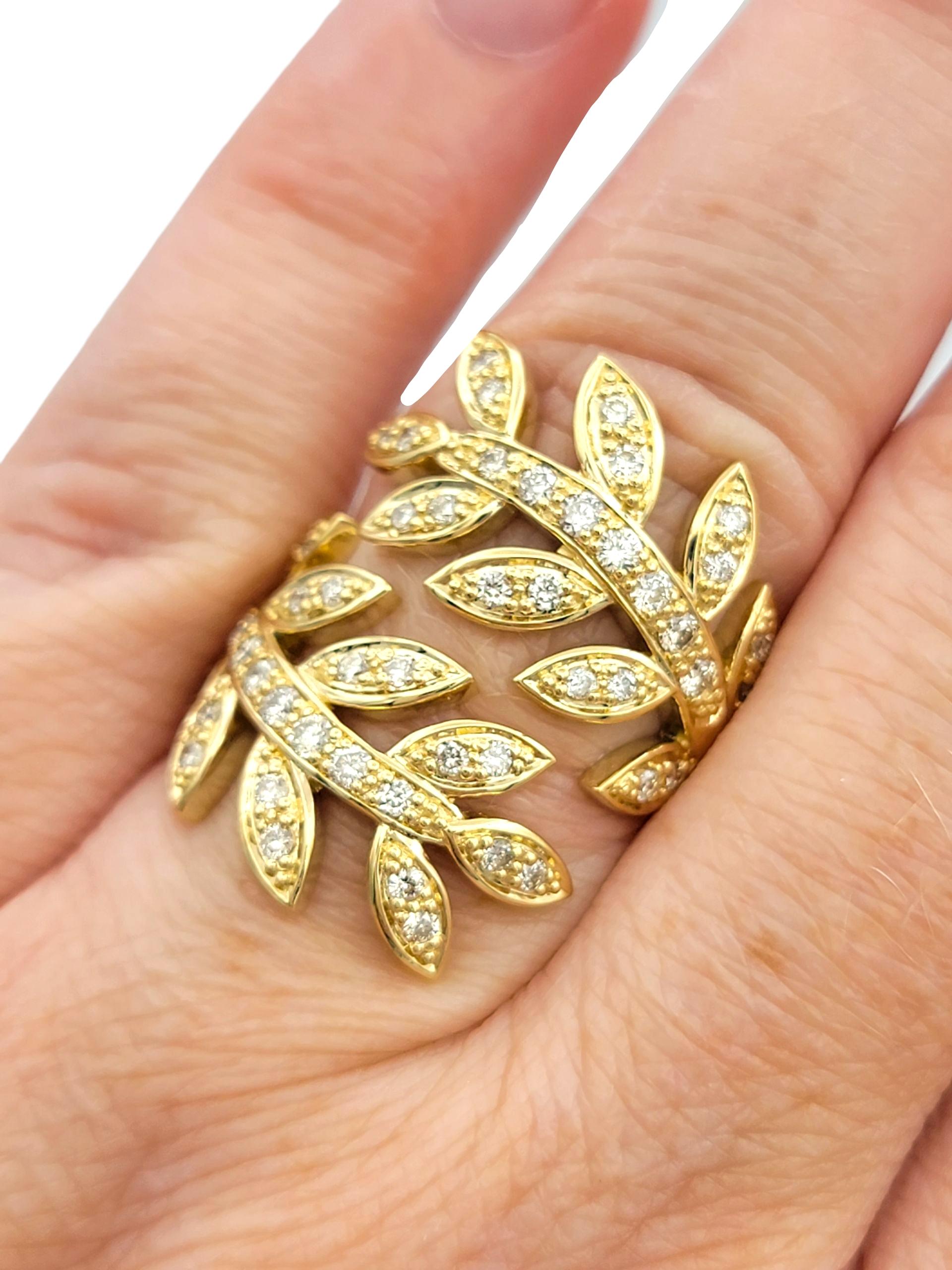 Bague à large bande en or jaune 14 carats avec motif de feuilles et diamants en vente 3