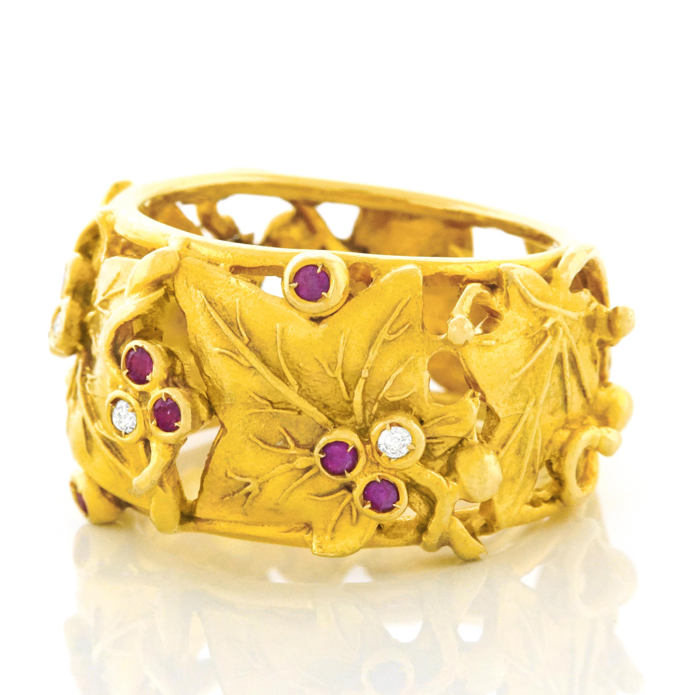 Leaf Motif Gold Ring In Excellent Condition In Litchfield, CT