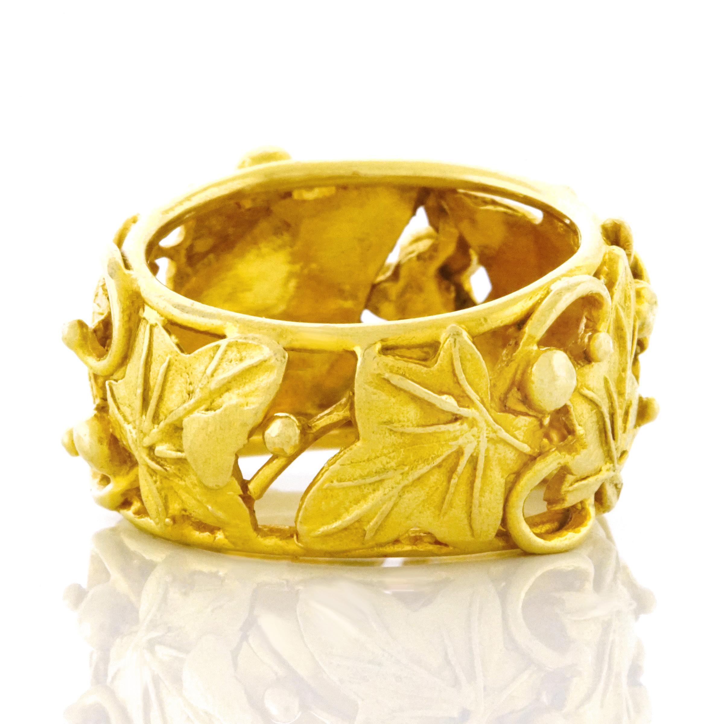 Leaf Motif Gold Ring 1