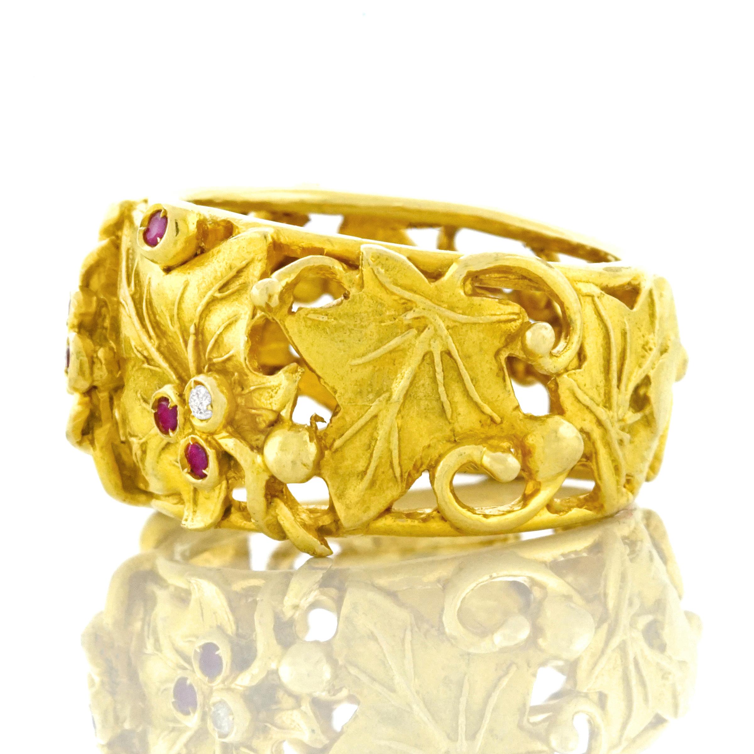 Leaf Motif Gold Ring 3