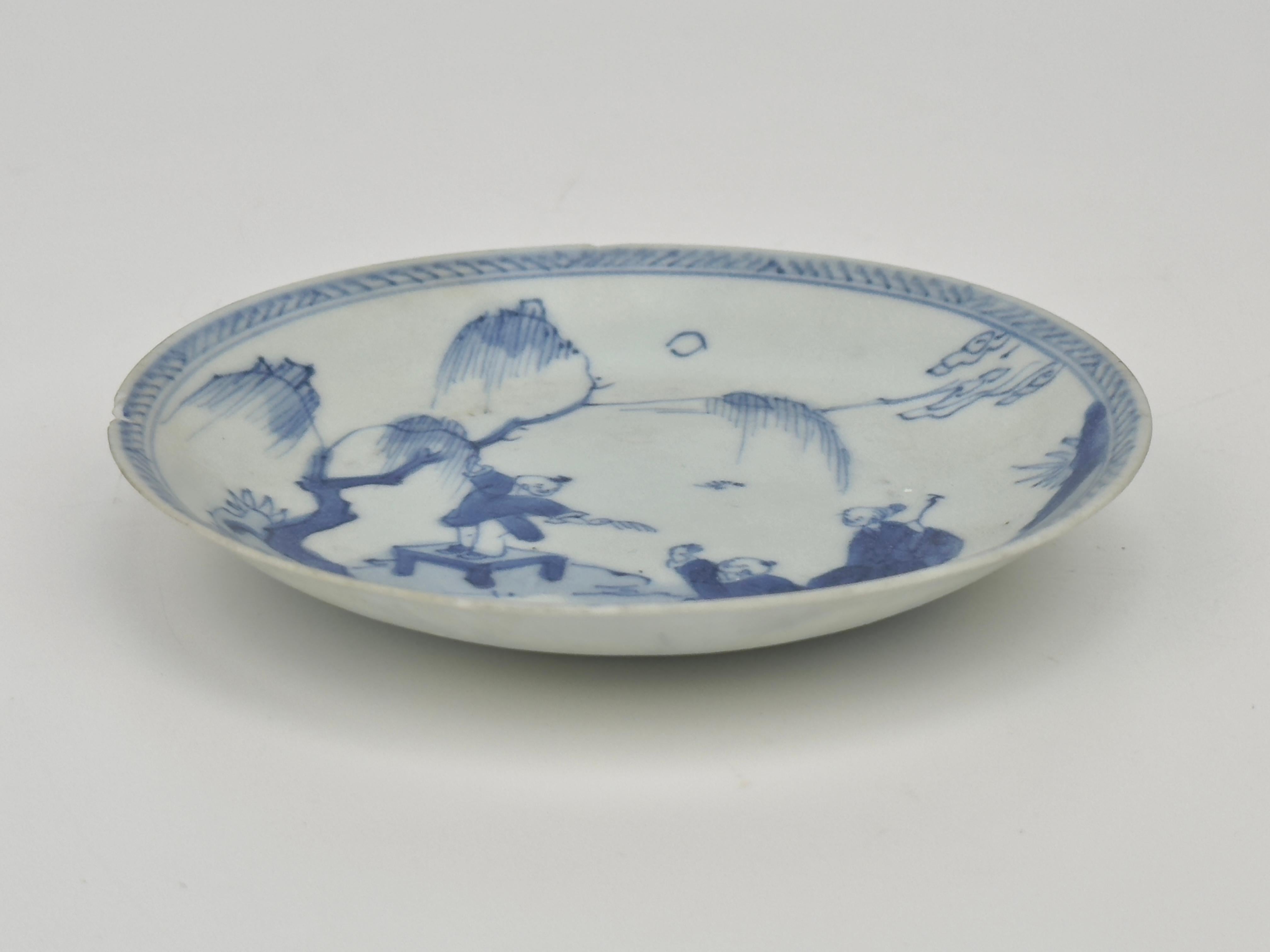 Leaf Passing Blue and White Saucer Circa 1725, Qing Dynasty, Yongzheng Reign For Sale 3