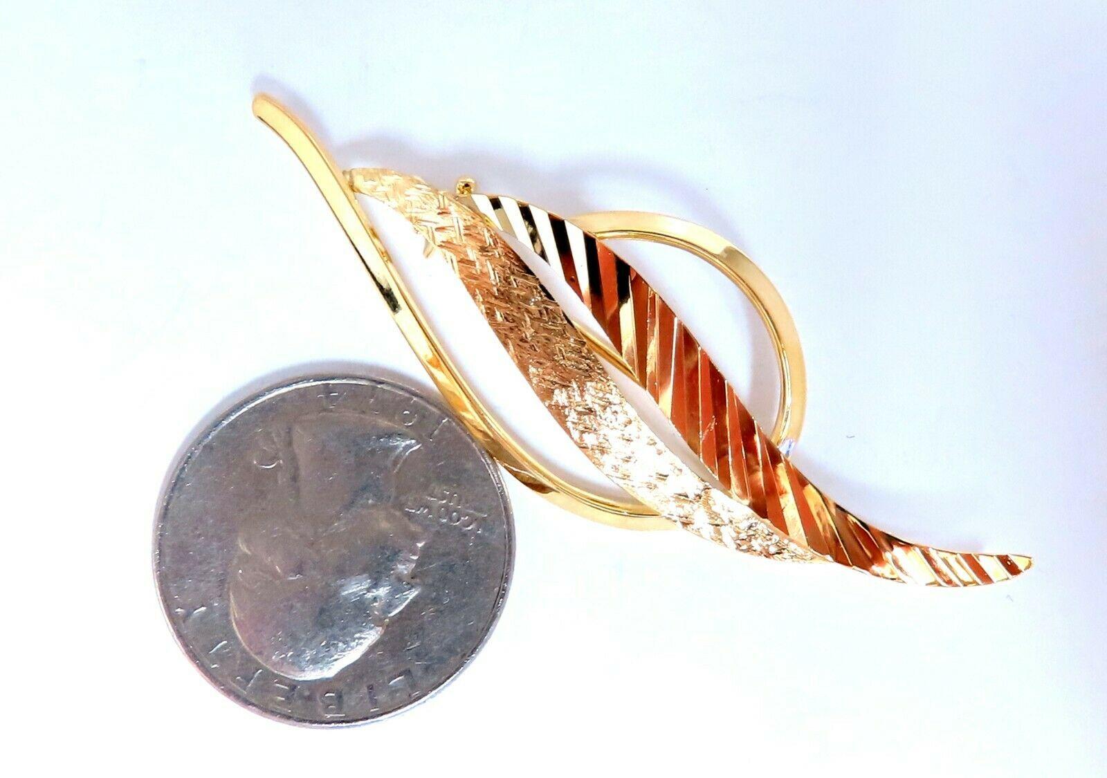 Leaf Pin 14kt In Excellent Condition For Sale In New York, NY