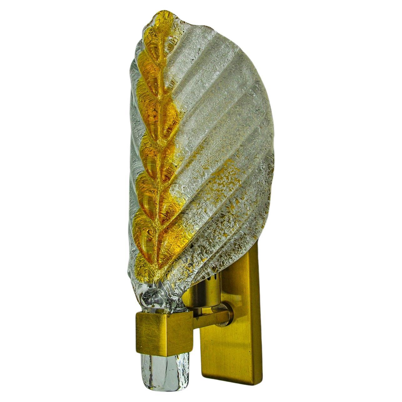 Aplique empotrable "Hoja" de Mazzega, cristal de Murano esmerilado naranja, Italia, 1970 en venta