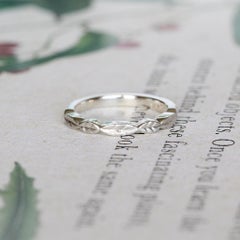 Leaf Ring/ 9 Carat White Gold