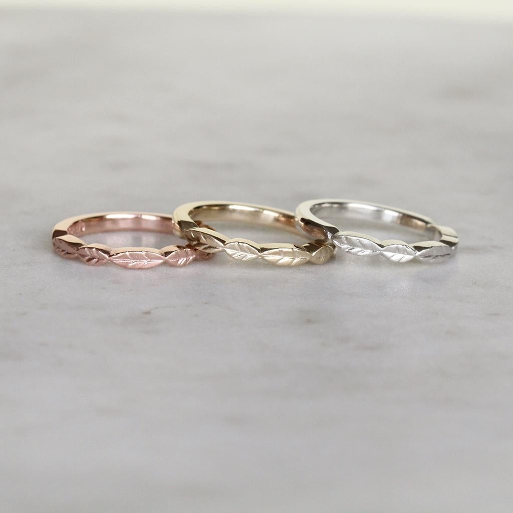 For Sale:  Leaf Ring/ 9 Carat Yellow Gold 7