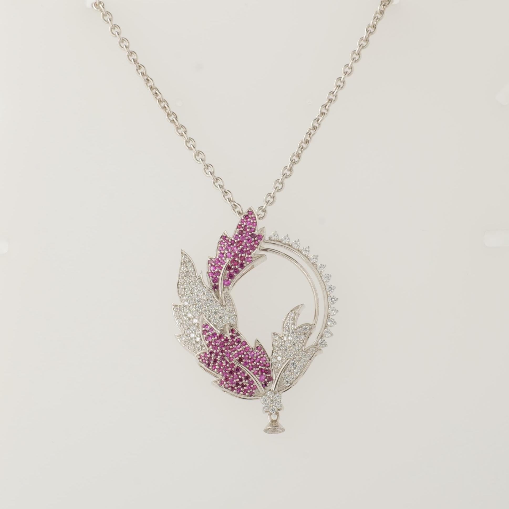 Collana con ciondolo in oro massiccio 14K con gemma di rubino Leaf (certificato) In condizioni Nuovo in vendita a New Delhi, DL