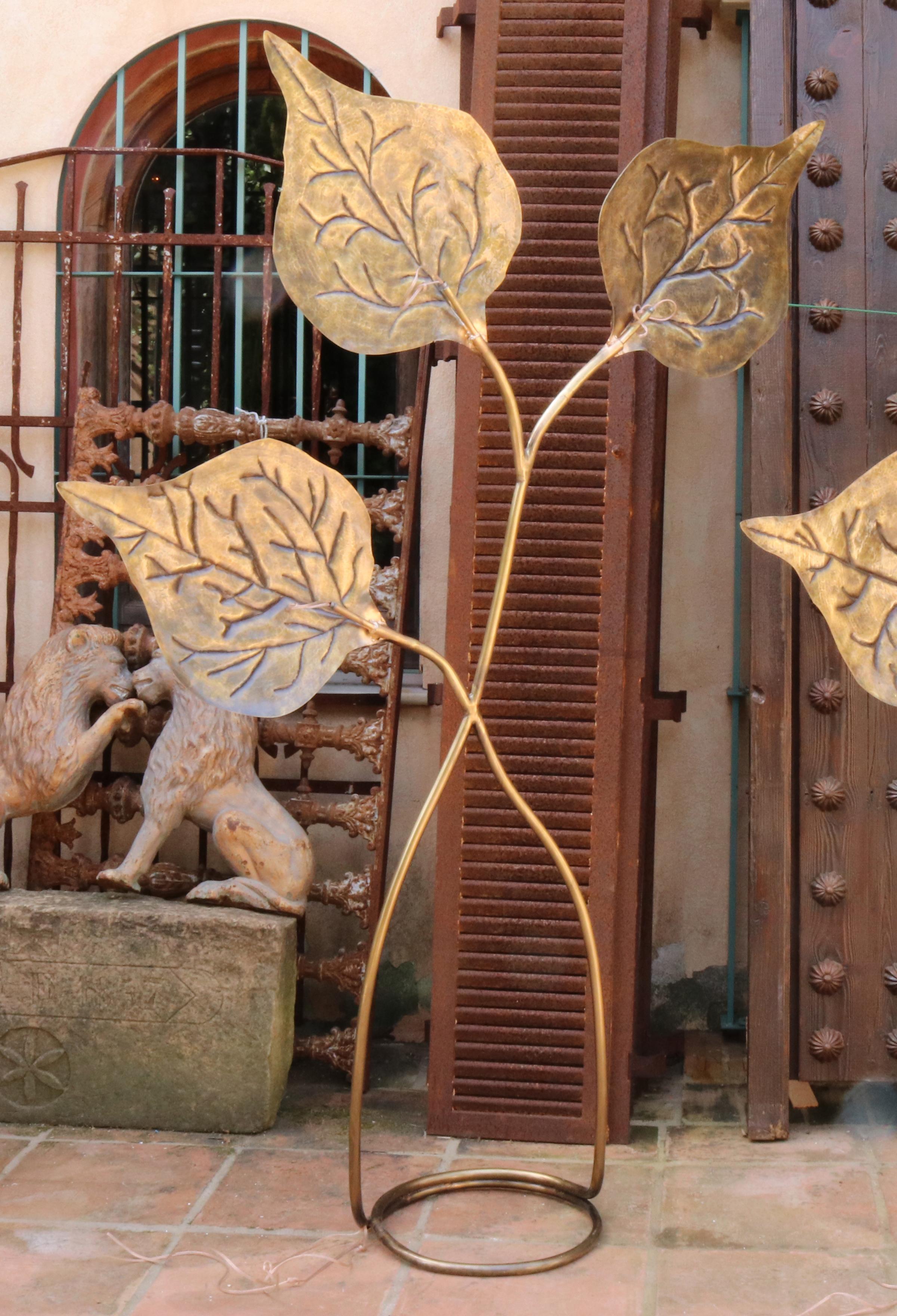 Leaf Shaped 3-Light Brass Standing Lamp In Good Condition For Sale In Marbella, ES