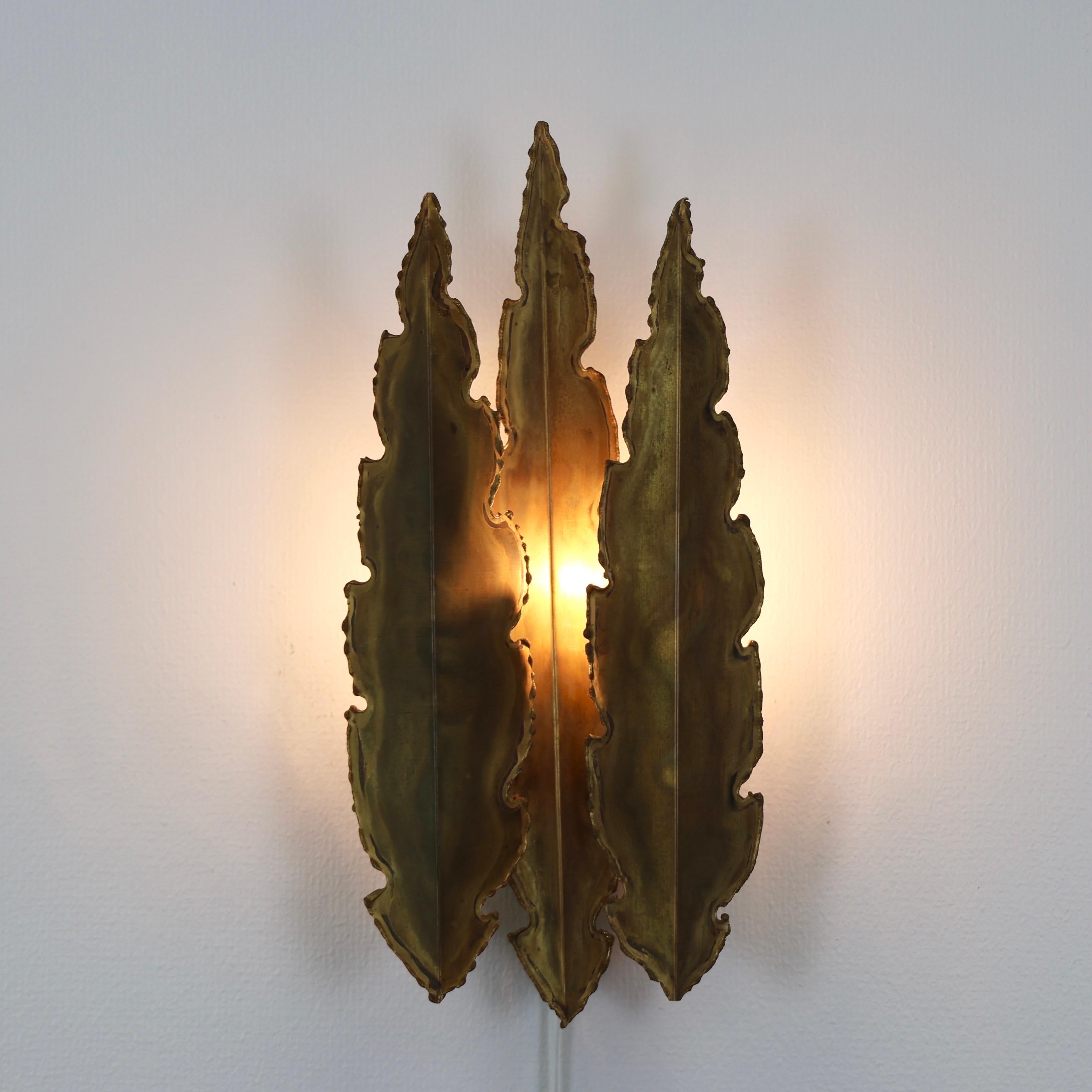Brutalist Leaf-Shaped Brass Wall Lamp by Svend Aage Holm Sorensen, 1960s, Denmark For Sale