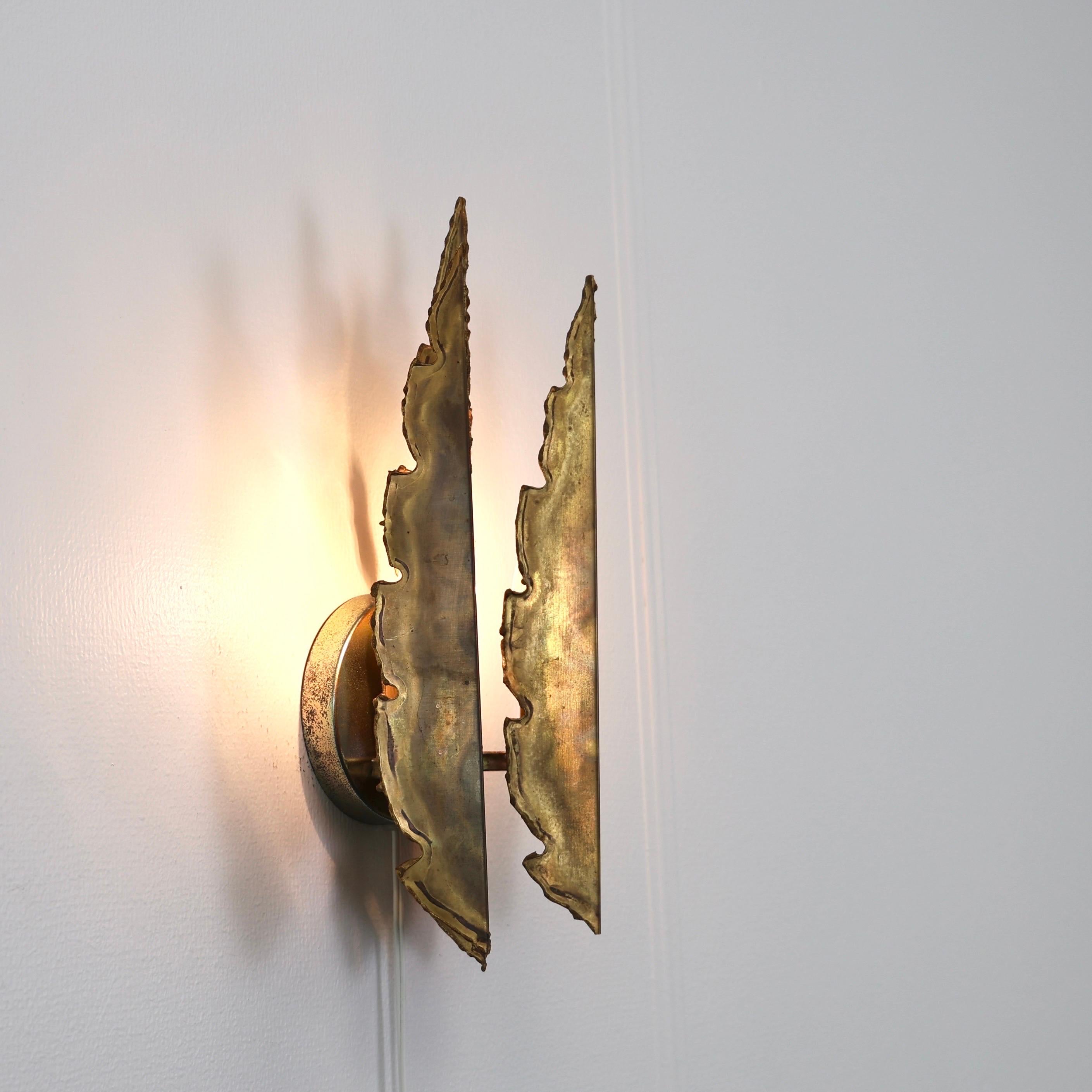 Leaf-Shaped Brass Wall Lamp by Svend Aage Holm Sorensen, 1960s, Denmark In Good Condition For Sale In Værløse, DK