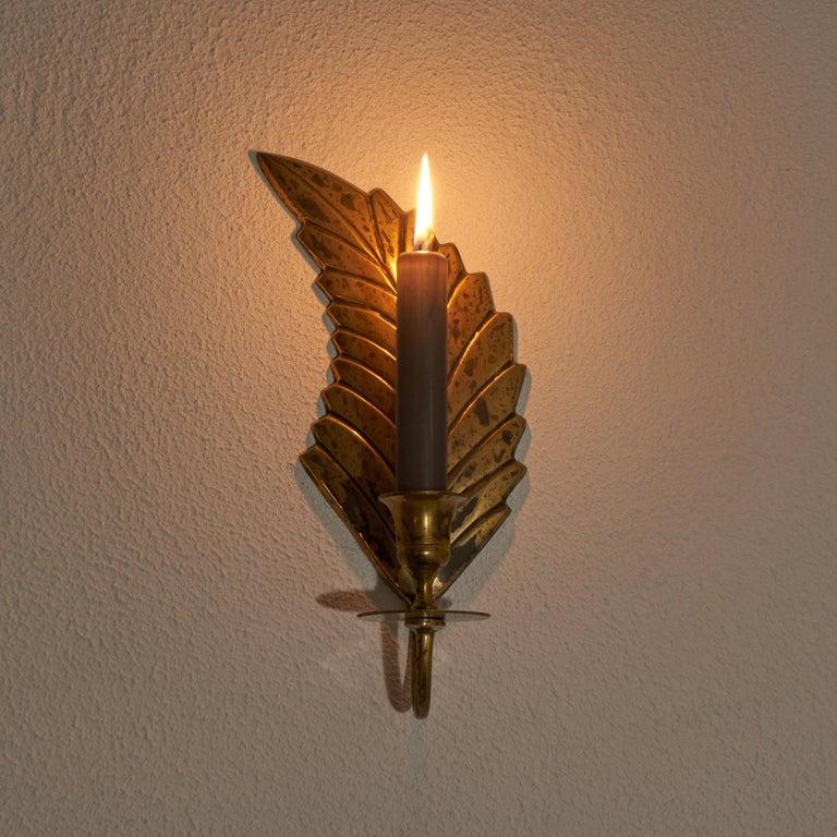 Leaf Shaped Candle Sconce in Patinated Brass 1970s In Good Condition For Sale In Meer, VAN