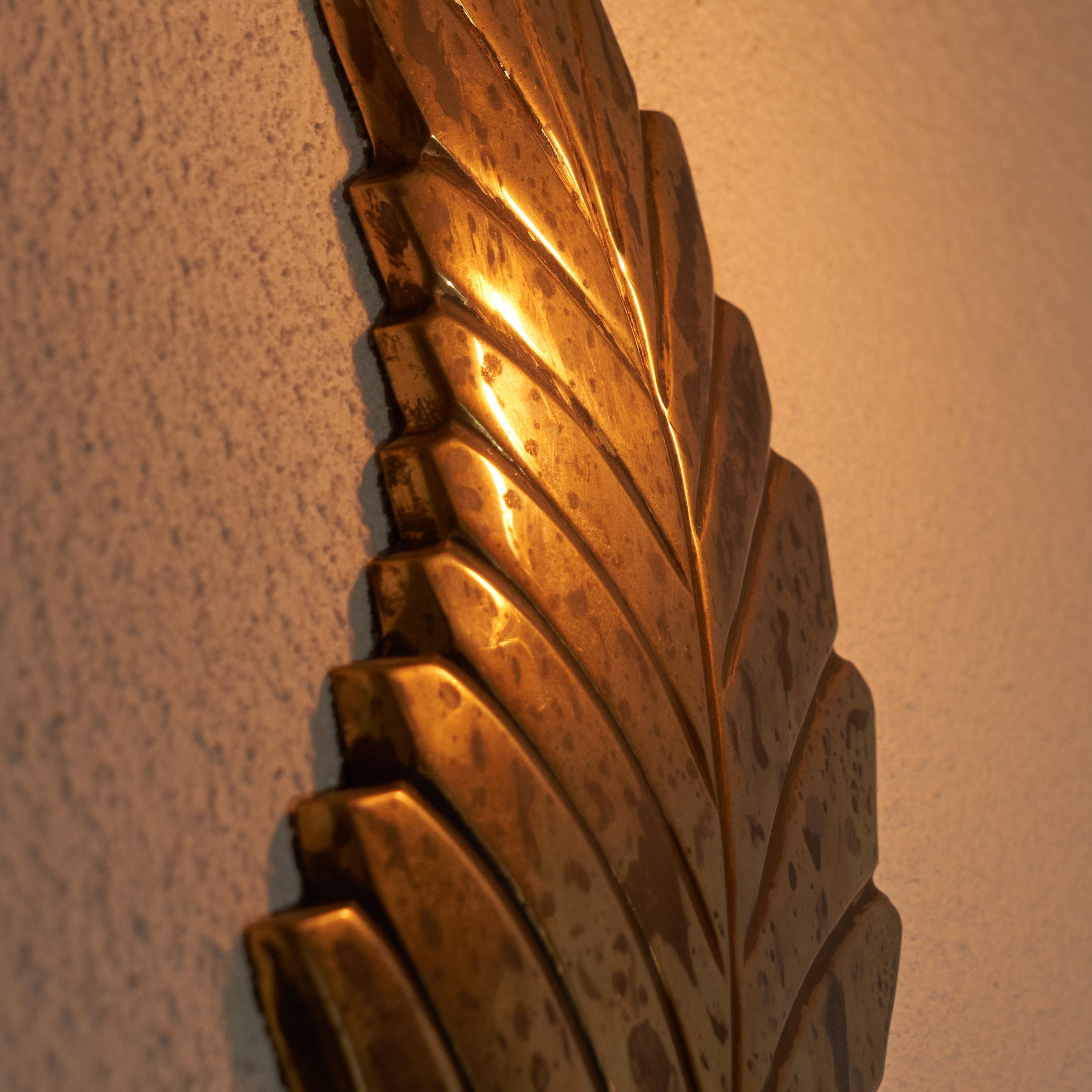 Leaf Shaped Candle Sconce in Patinated Brass 1970s For Sale 2