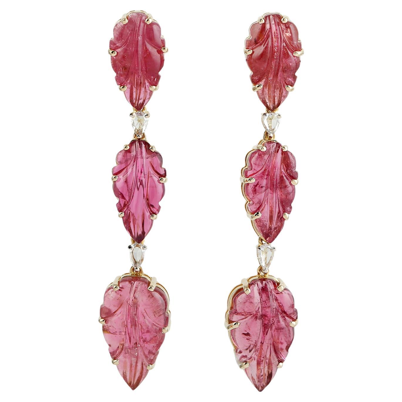 Boucles d'oreilles pendantes en or 14k avec tourmaline rose sculptée en forme de feuille et diamants
