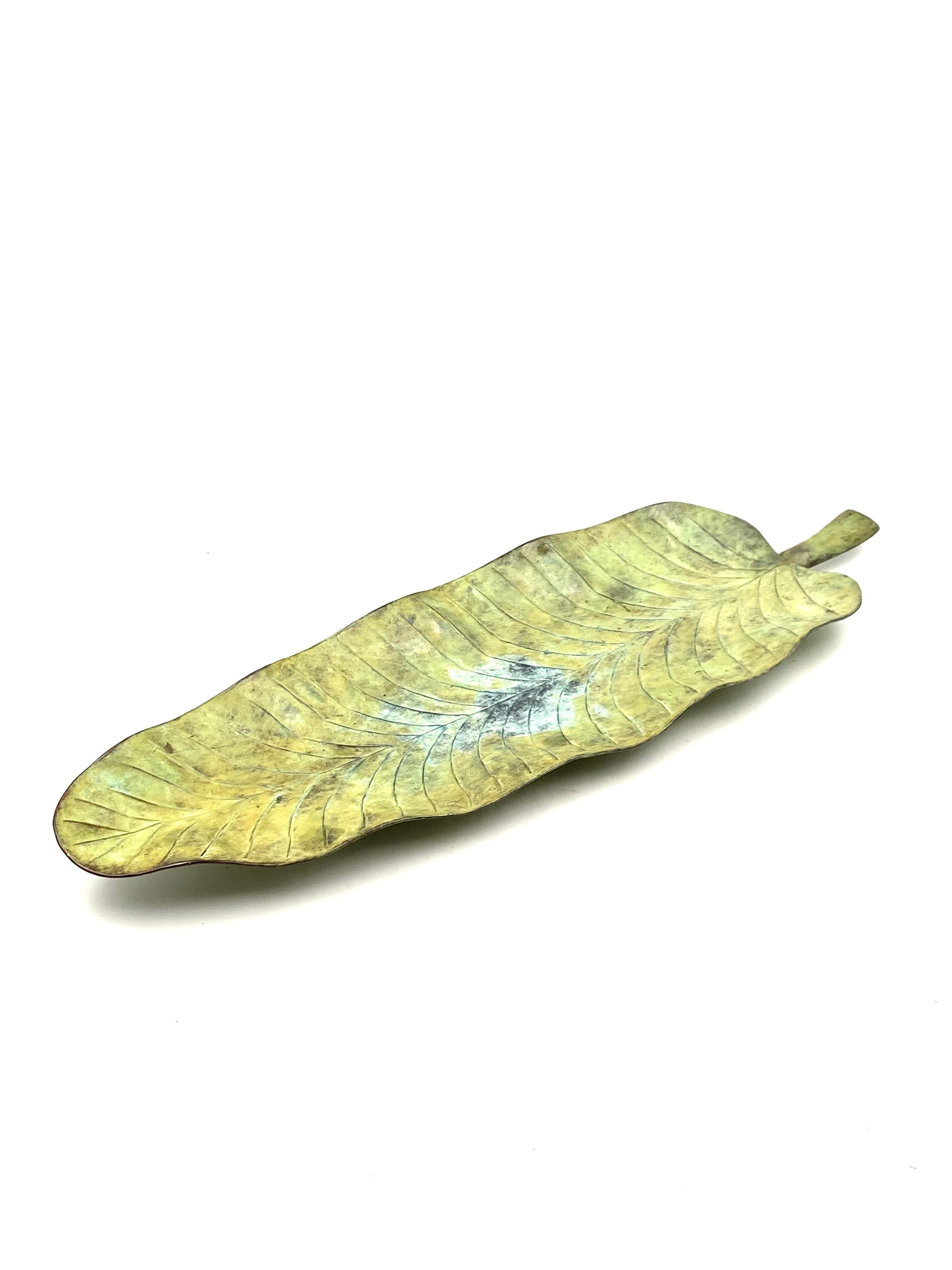 Leaf Shaped Centerpiece, France, 1970s In Good Condition For Sale In Firenze, IT
