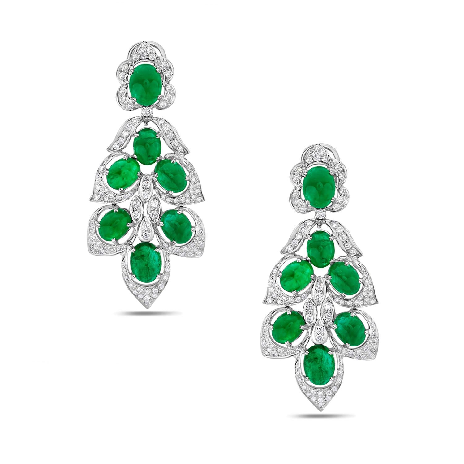 Leaf Shaped Earring with Cabochon Zambian Emerald & VS Diamonds in 18k Gold In New Condition For Sale In New York, NY