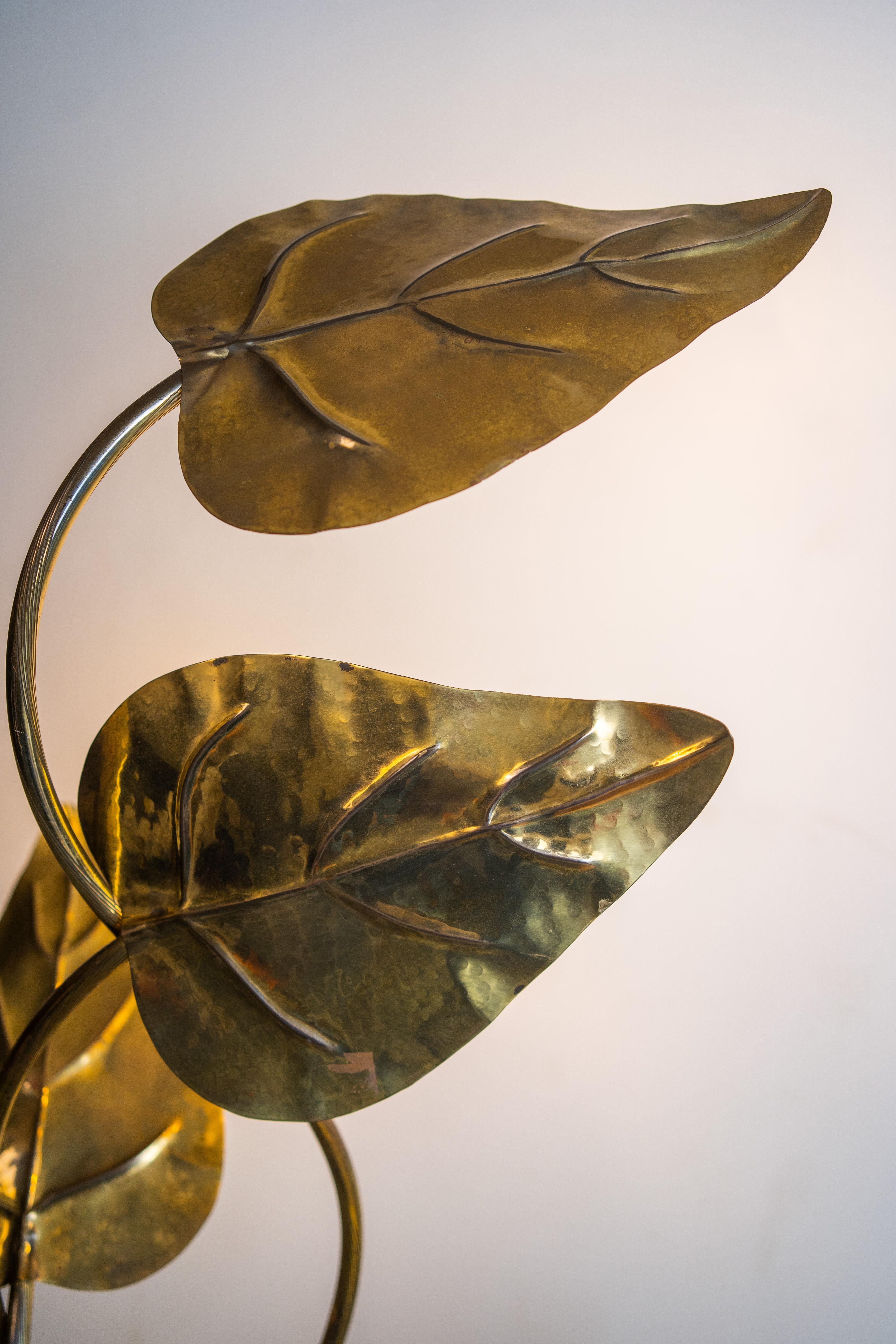 Hand-Crafted Leaf-Shaped Floor Lamp in Brass Attributed to Tommaso Barbi, Italy, 1970 For Sale