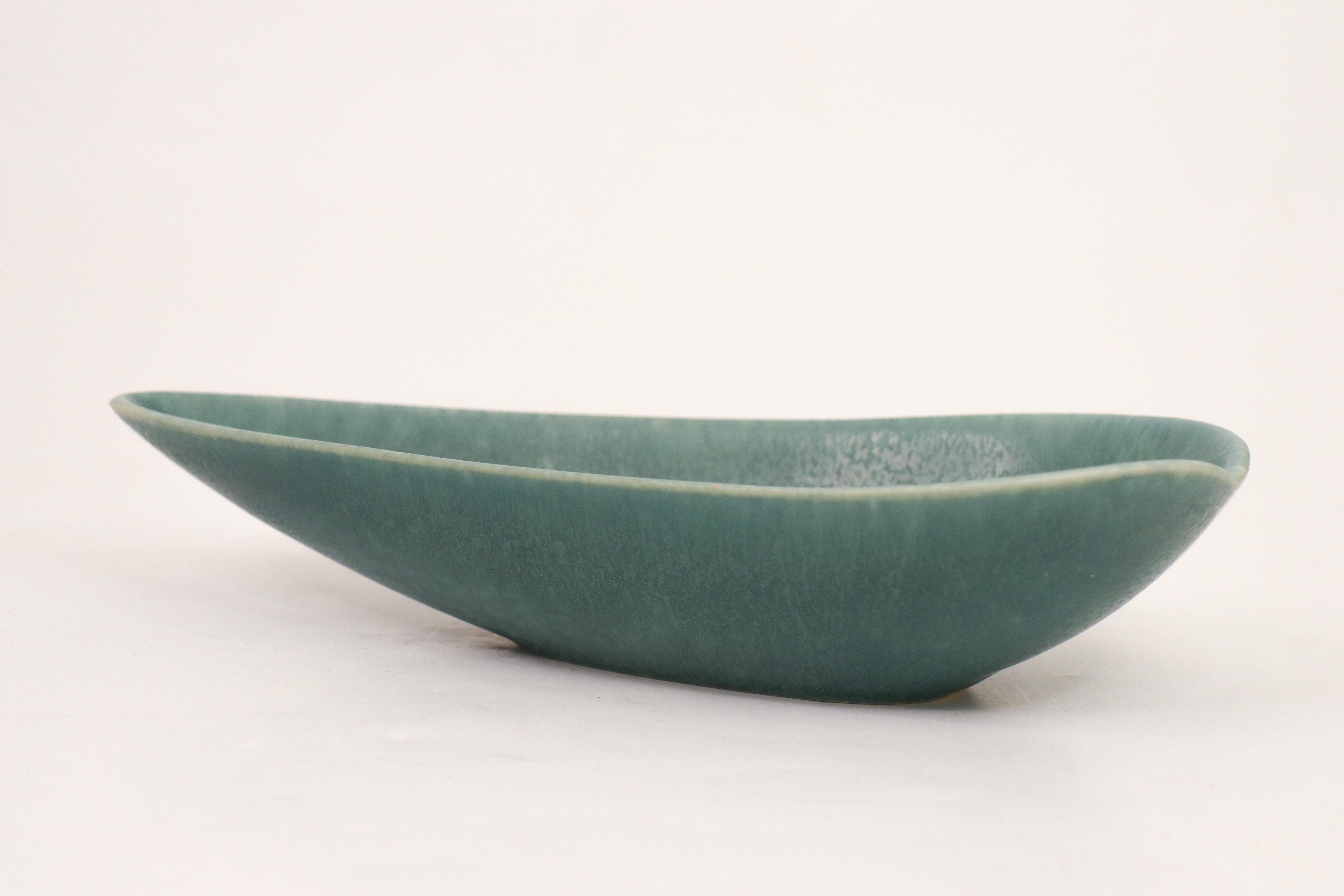 Smaltato Ciotola verde a forma di foglia Gunnar Nylund - Rörstrand - Metà del XX secolo Scandinavia in vendita