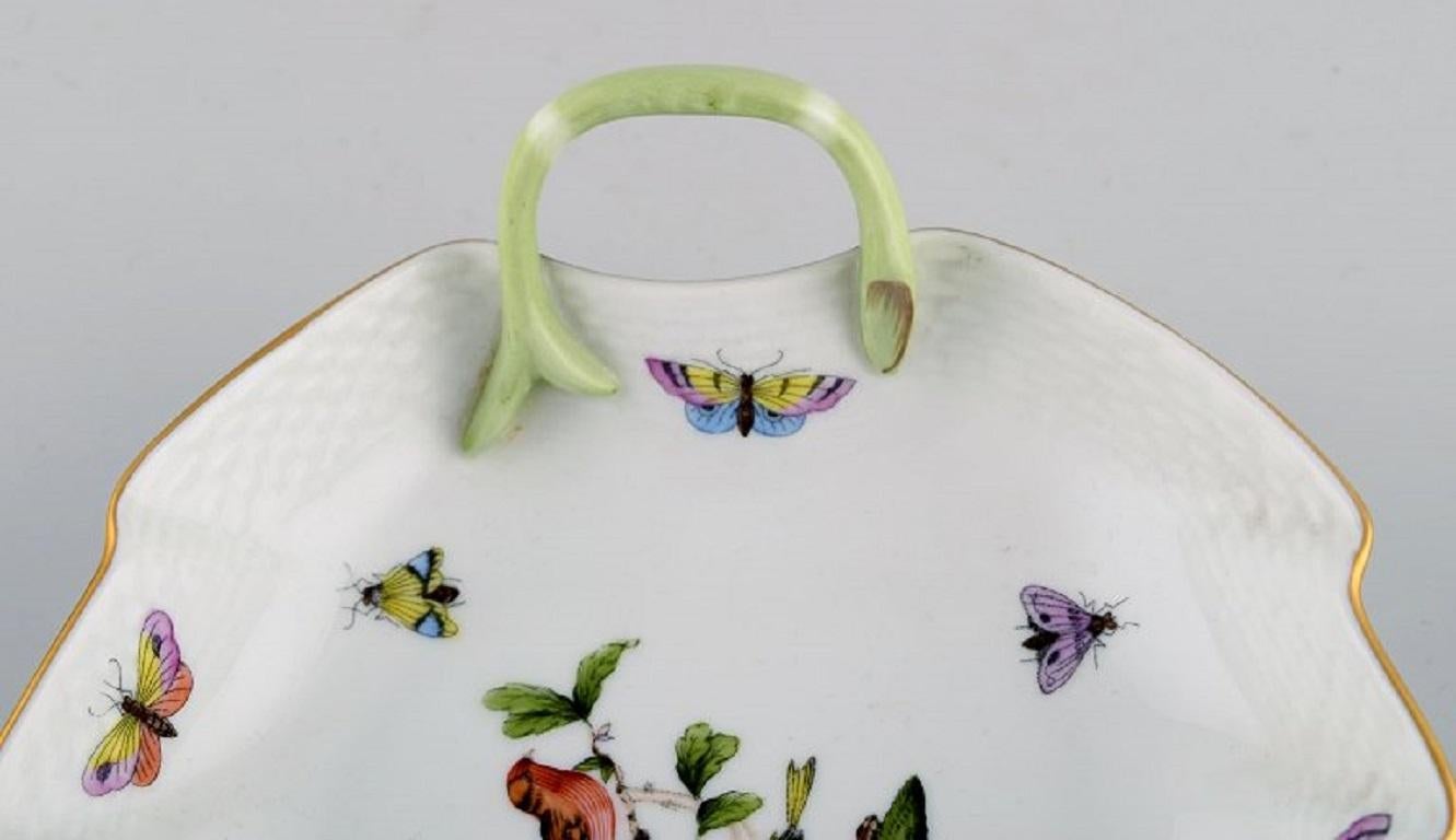 Hongrois Plat en porcelaine Herend Rothschild en forme de feuille avec oiseaux peints à la main