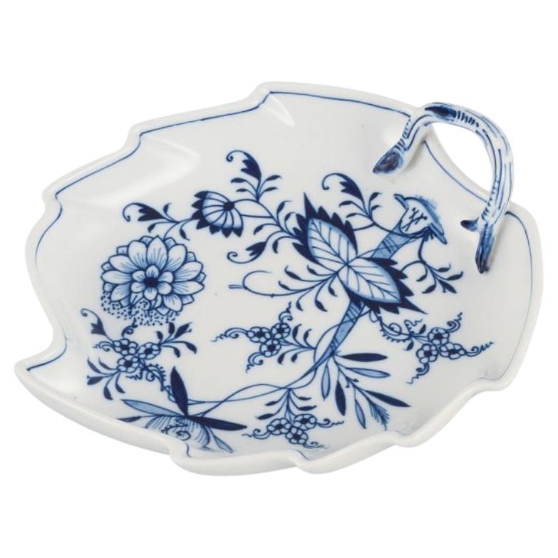 Leaf-Shaped Meissen Blue Onion Dish in Hand Painted Porcelain For Sale